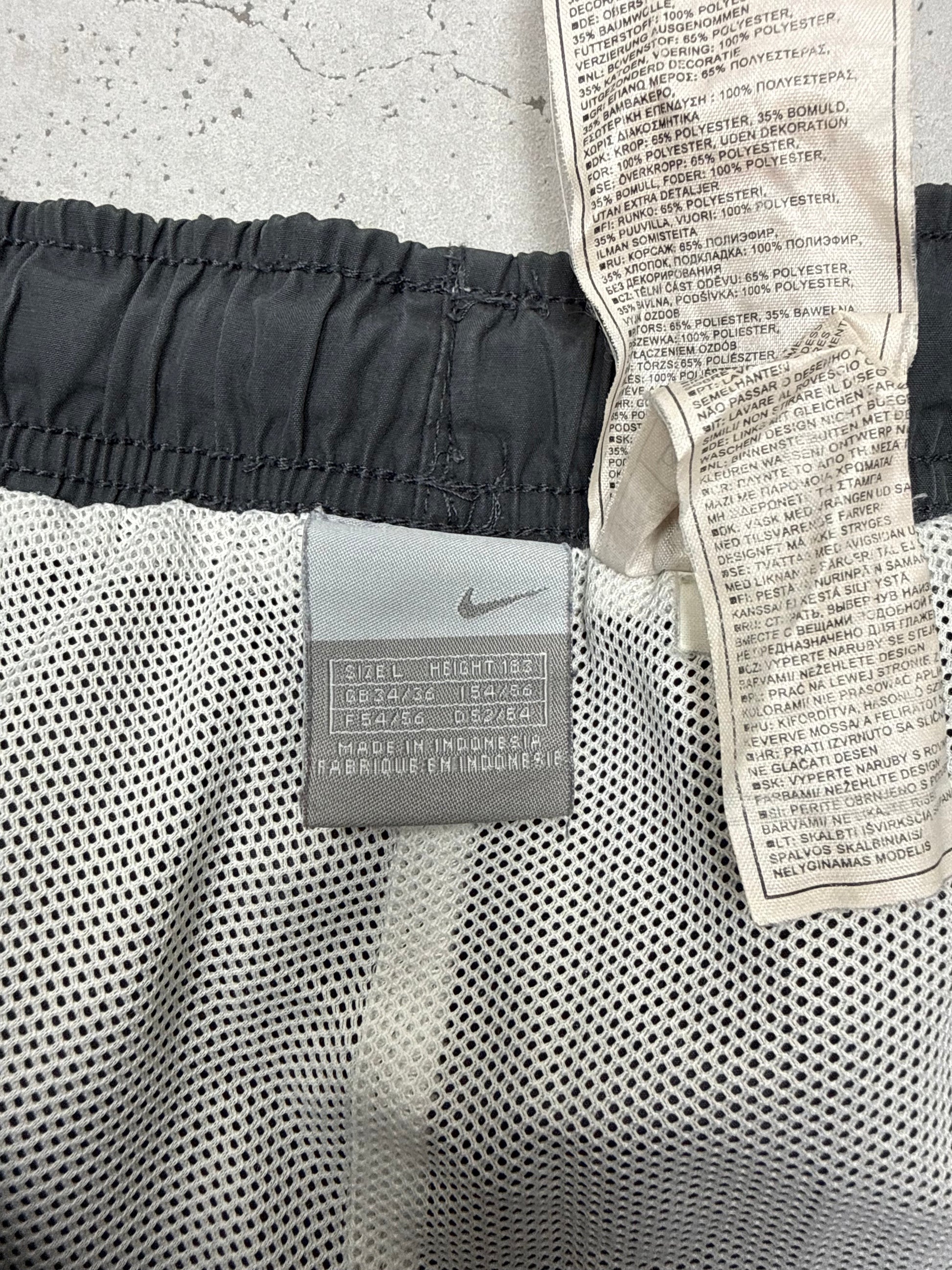 Nike Vintage Trackpants in Dunkelgrau mit Streifen, Größe XL, Etikett