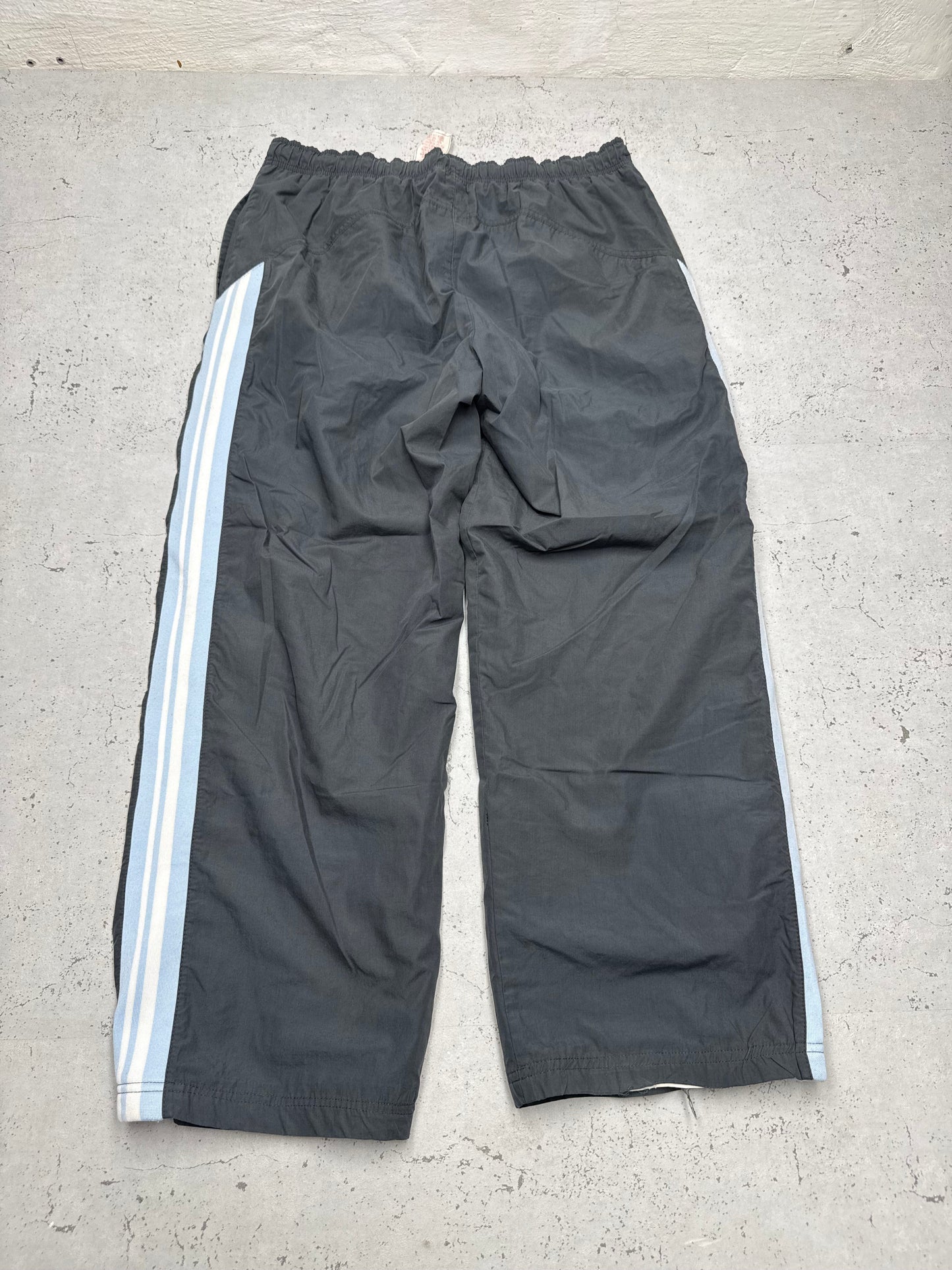 Nike Vintage Trackpants in Dunkelgrau mit Streifen, Größe XL, Rückansicht