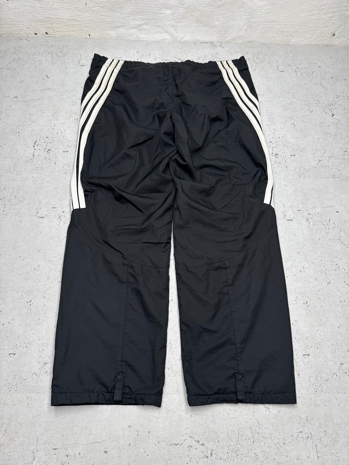 adidas Vintage Trackpants in Schwarz, Größe M, Rückansicht