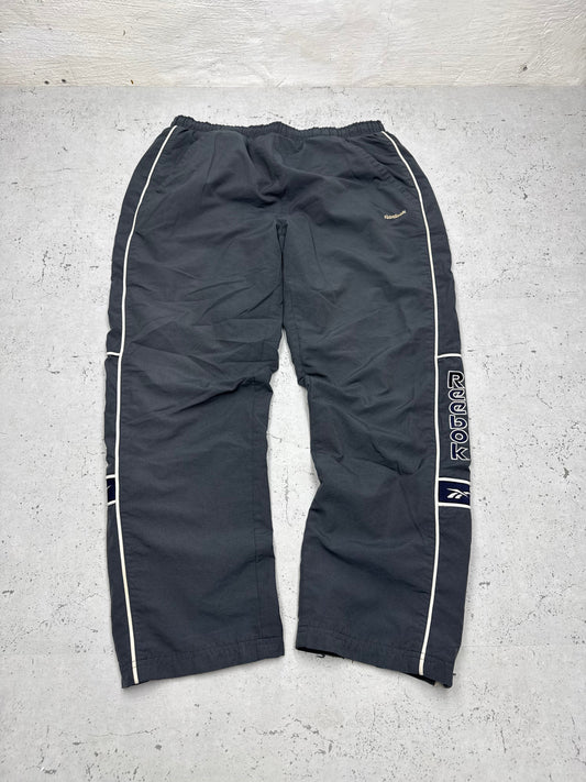Reebok Vintage Trackpants in Anthrazit mit weißer Paspel, Größe L, Vorderansicht