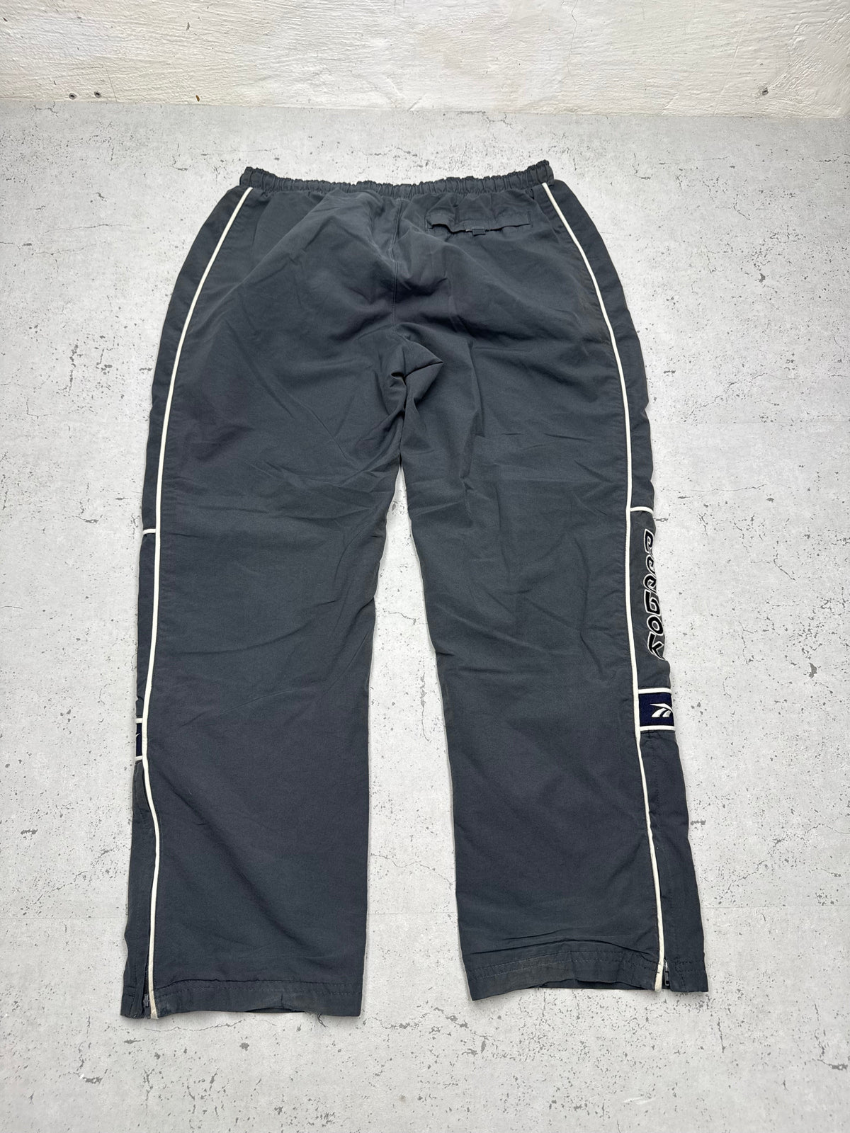Reebok Vintage Trackpants in Anthrazit, Größe L, Rückansicht