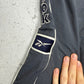 Reebok Vintage Trackpants in Anthrazit, Detailaufnahme des Vector Patches in Navy