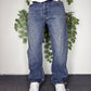 Levis 501 Vintage Jeans in Mid Blue, W34, getragen am Model