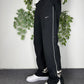Nike Vintage Trackpants in Beige mit Logo-Streifen, Groesse S, getragen am Model