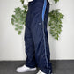 Nike Vintage Trackpants in Navy, Groesse S, getragen am Model