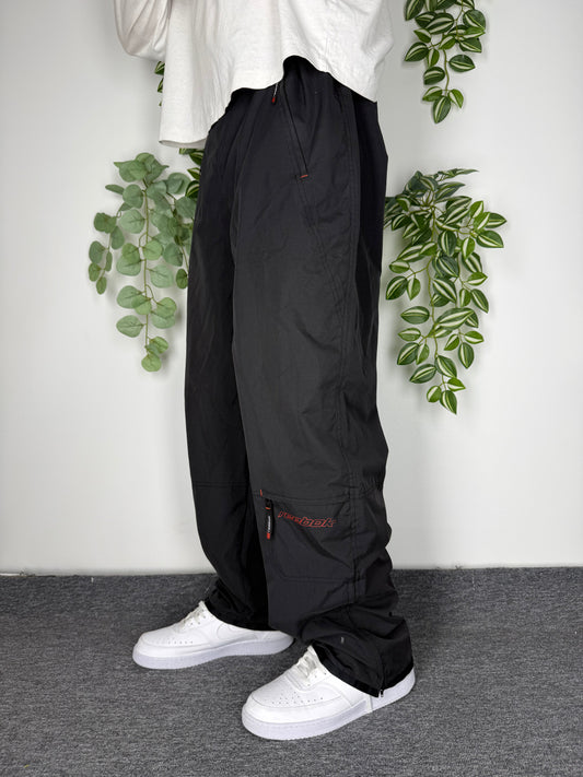Reebok Vintage Trackpants in Schwarz, Groesse XL, getragen am Model