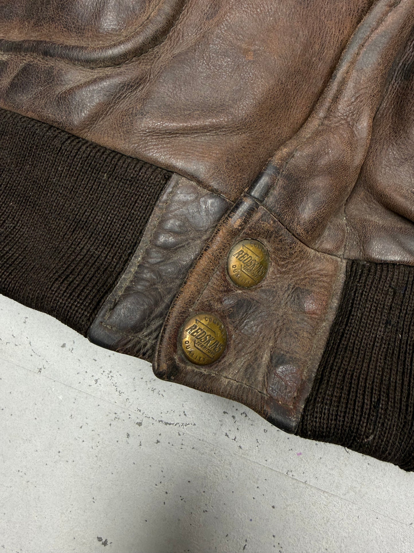 Redskins Lederjacke Vintage Bomberjacke in Braun, Größe XXL, Detail Knöpfe
