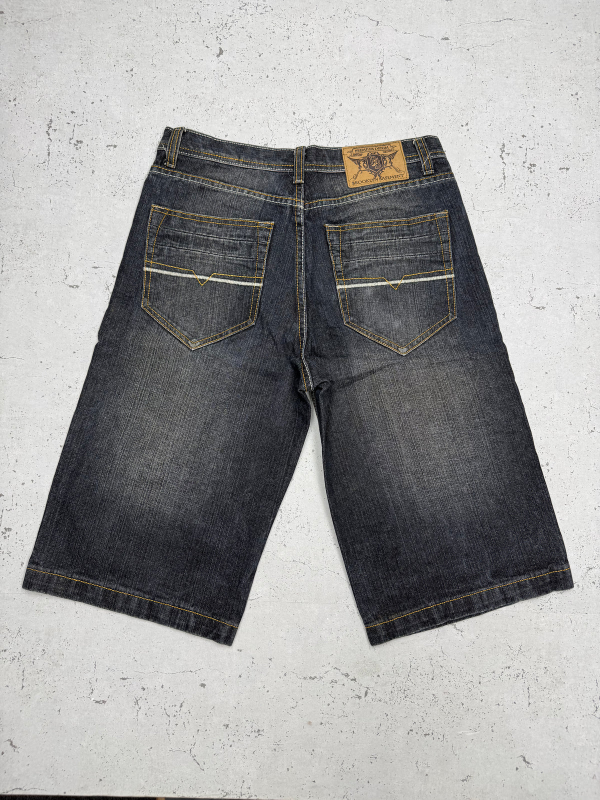 Brooklyn Basement Vintage Jeans-Shorts in Dark Denim, Größe 32, Rückseite
