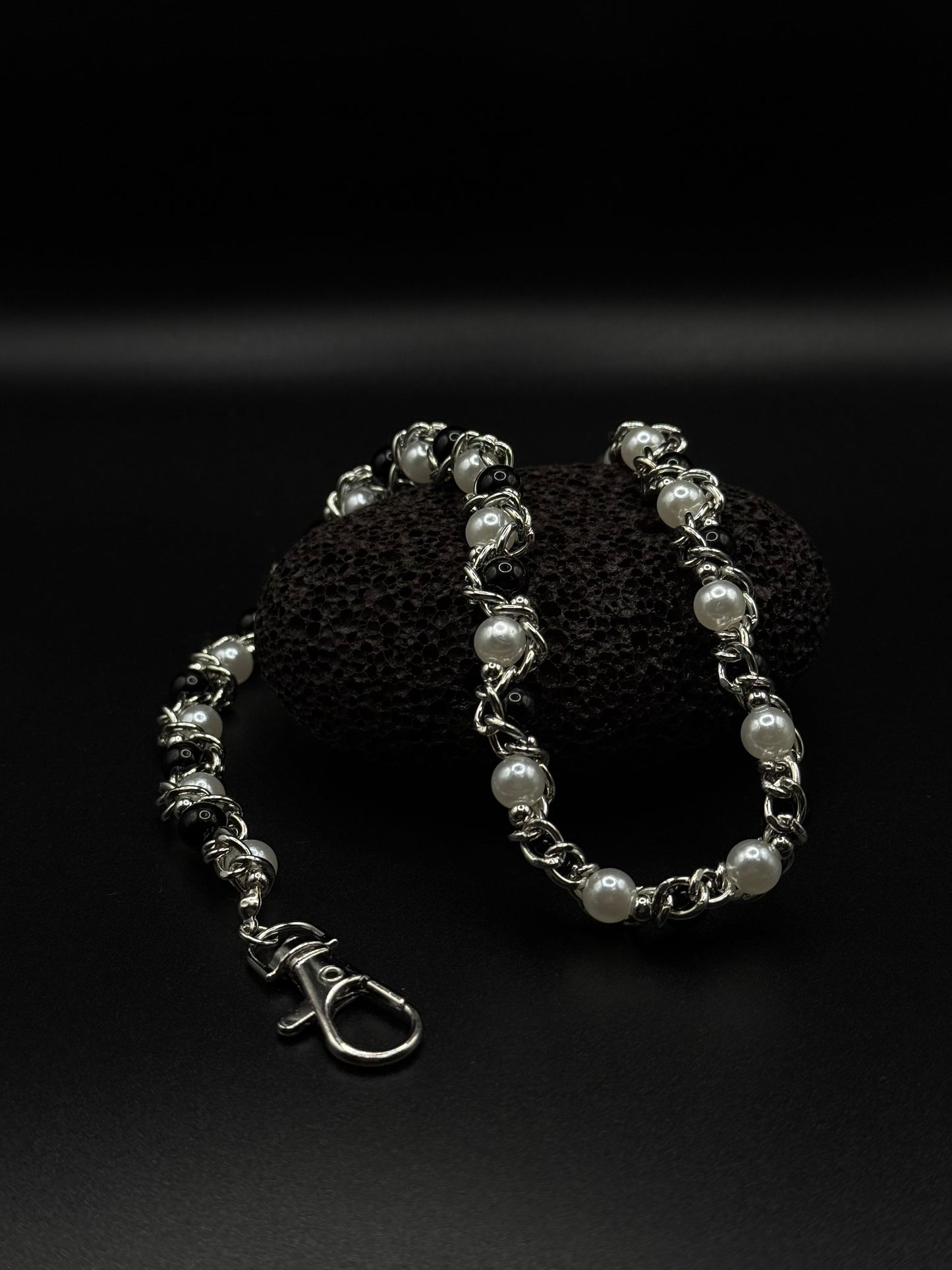 „Marmor Pearl“ Perlen-Hosenkette Wallet Chain mit Silber-Details Y2K Streetstyle