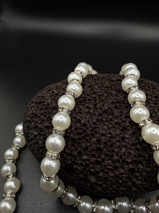 "Lunar Pearl" Chain – Y2K Perlen Hosenkette mit Strass-Details Silber Weiß Streetwear