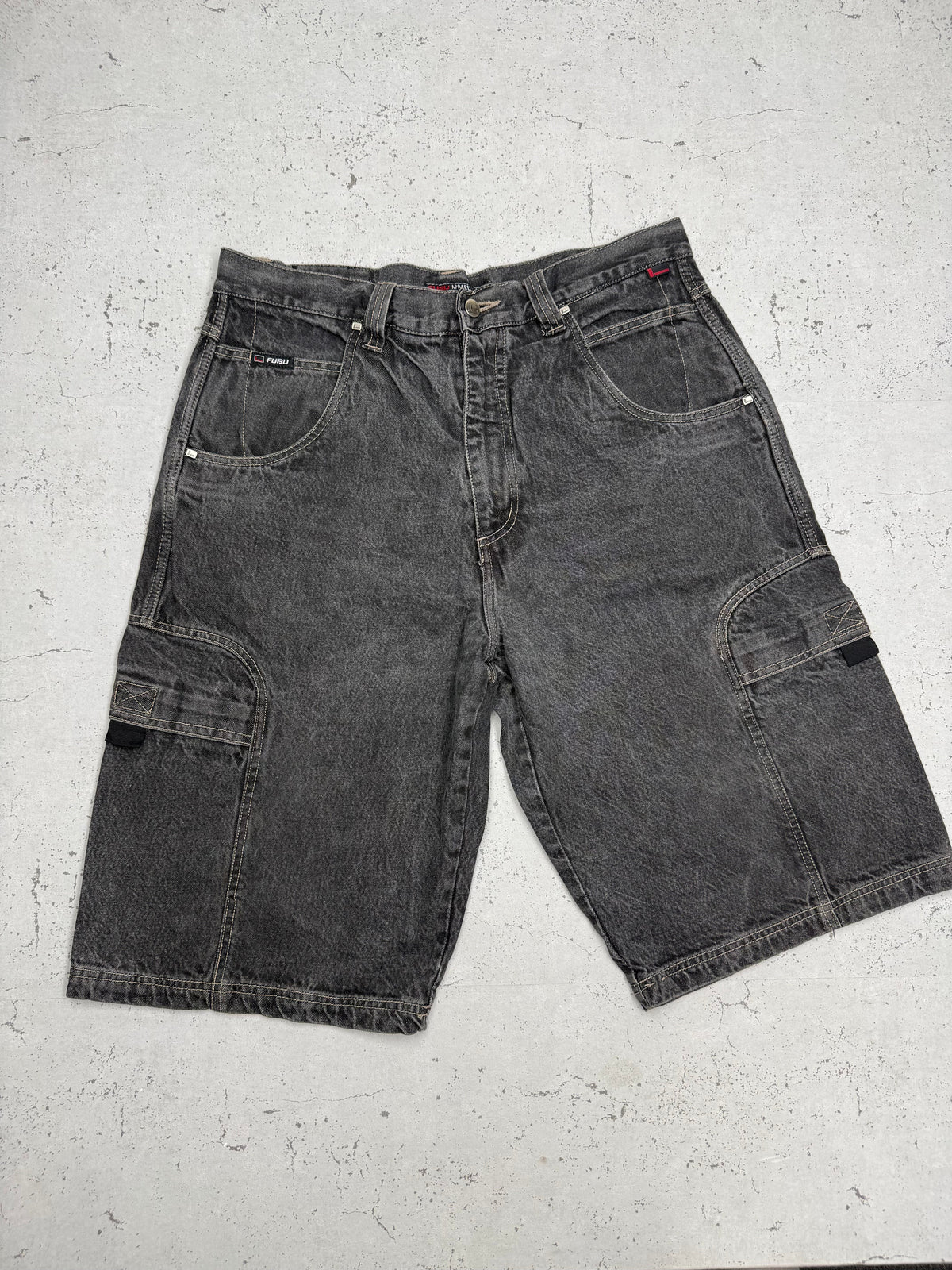 Fubu Vintage Cargo Shorts in Grau, Größe W36, Vorderseite