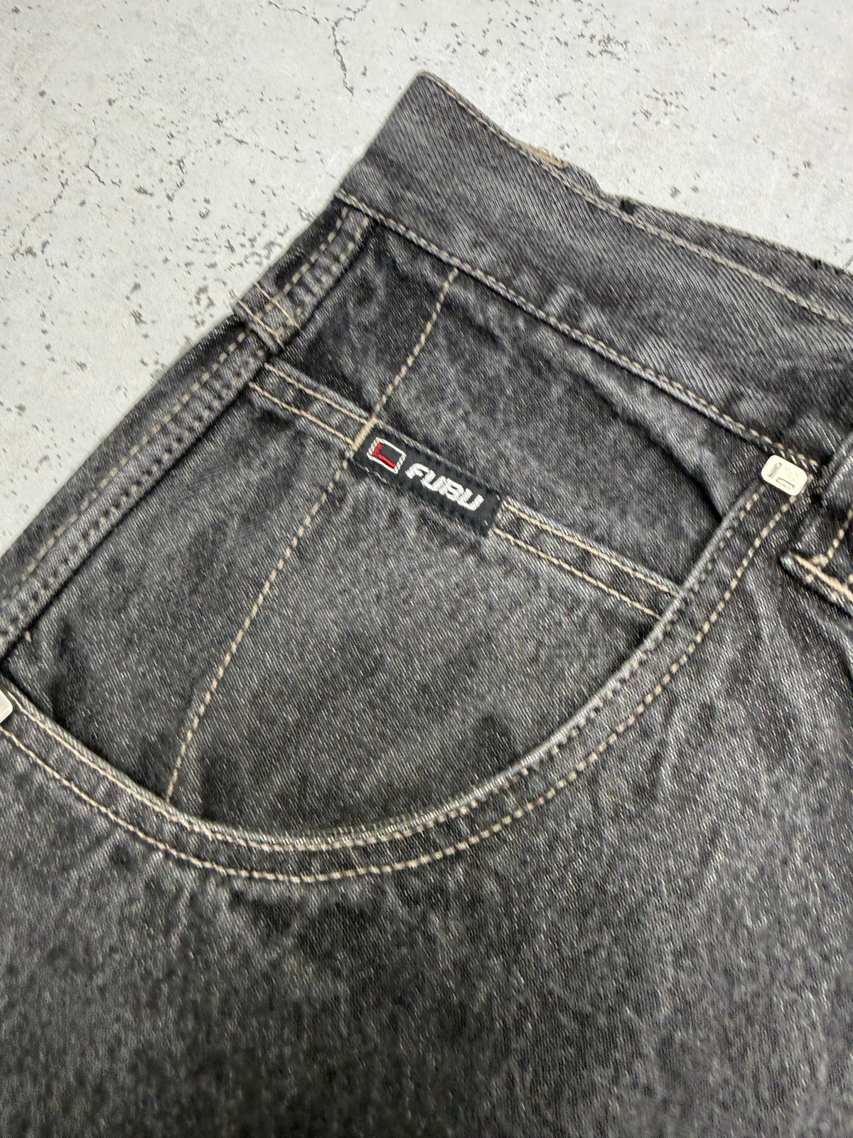 Fubu Vintage Cargo Shorts in Grau, Größe W36, Logo-Closeup