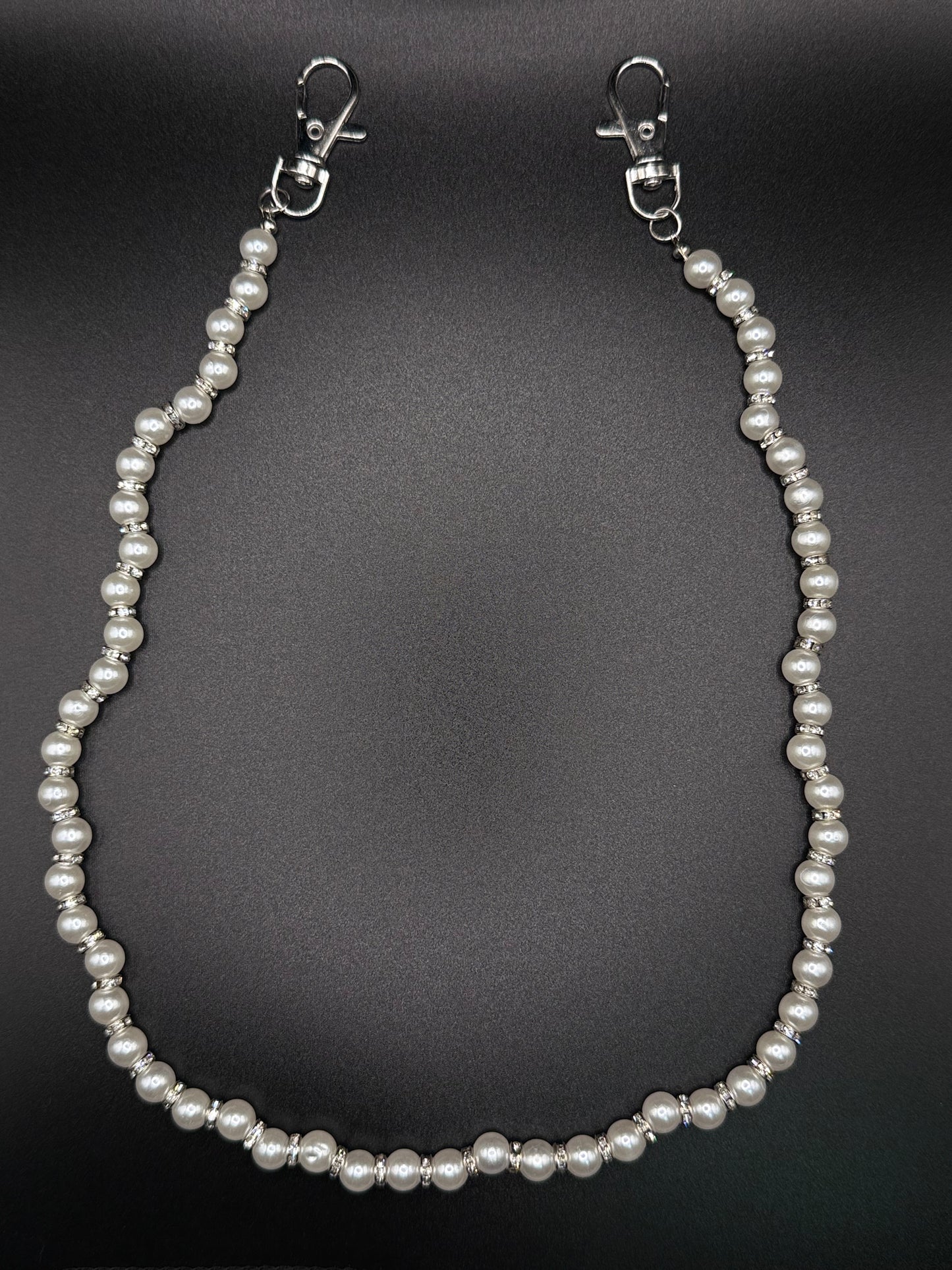 "Lunar Pearl" Chain – Y2K Perlen Hosenkette mit Strass-Details Silber Weiß Streetwear