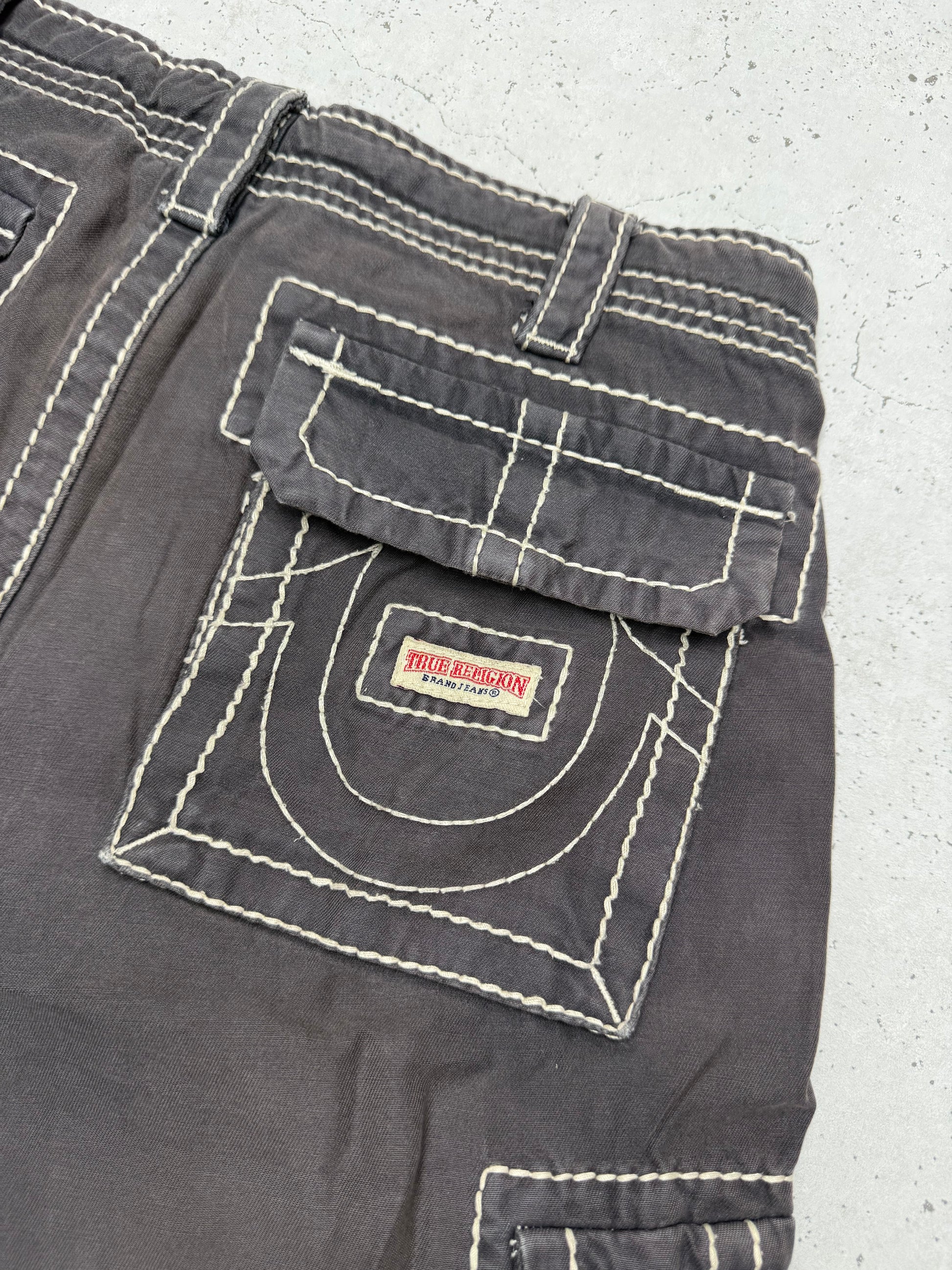 True Religion Vintage Cargoshorts in Anthrazit, W28, Logo-Detail
