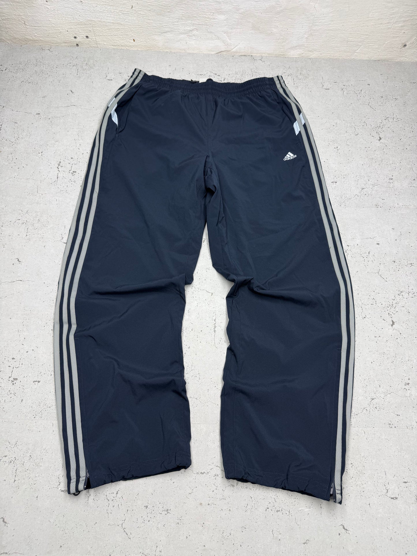 Adidas Vintage Clima365 Trainingsanzug in Navy, Größe L, Hose Vorderansicht