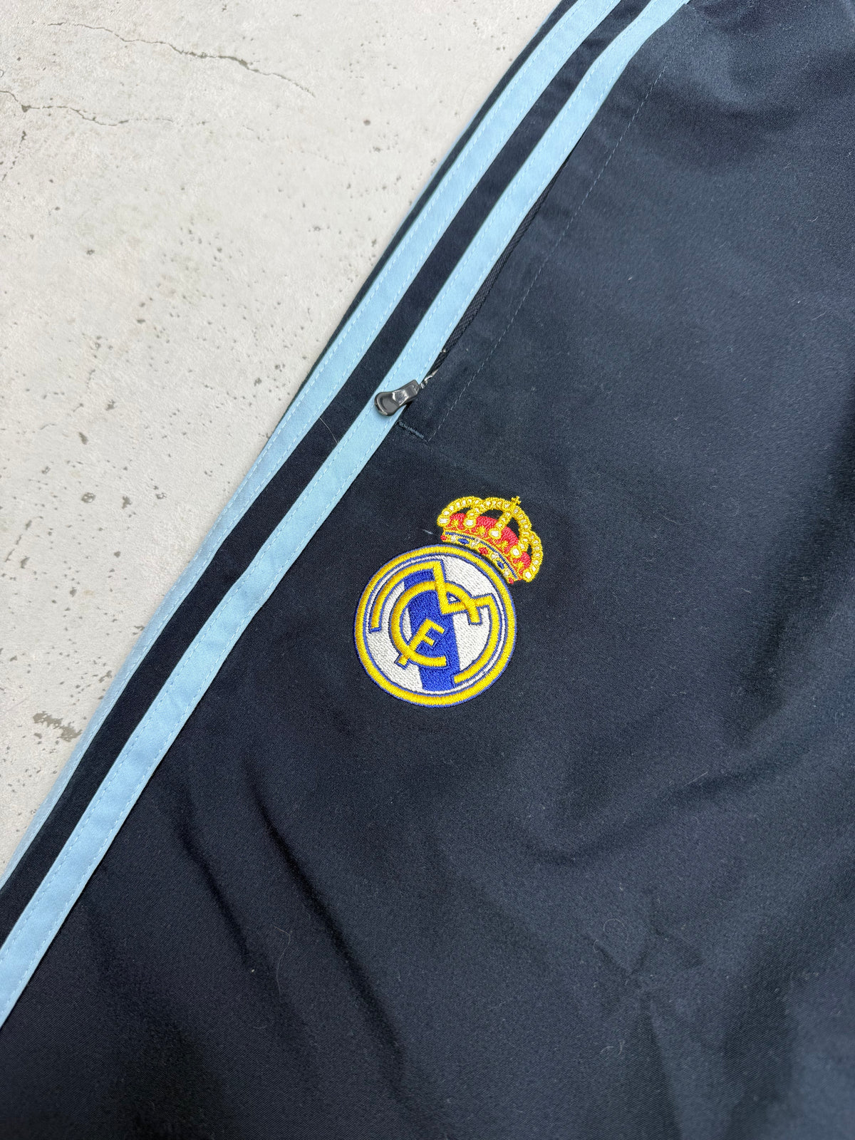 Adidas Real Madrid Vintage Trainingshose in Navy, Größe 40/42, Logo-Closeup
