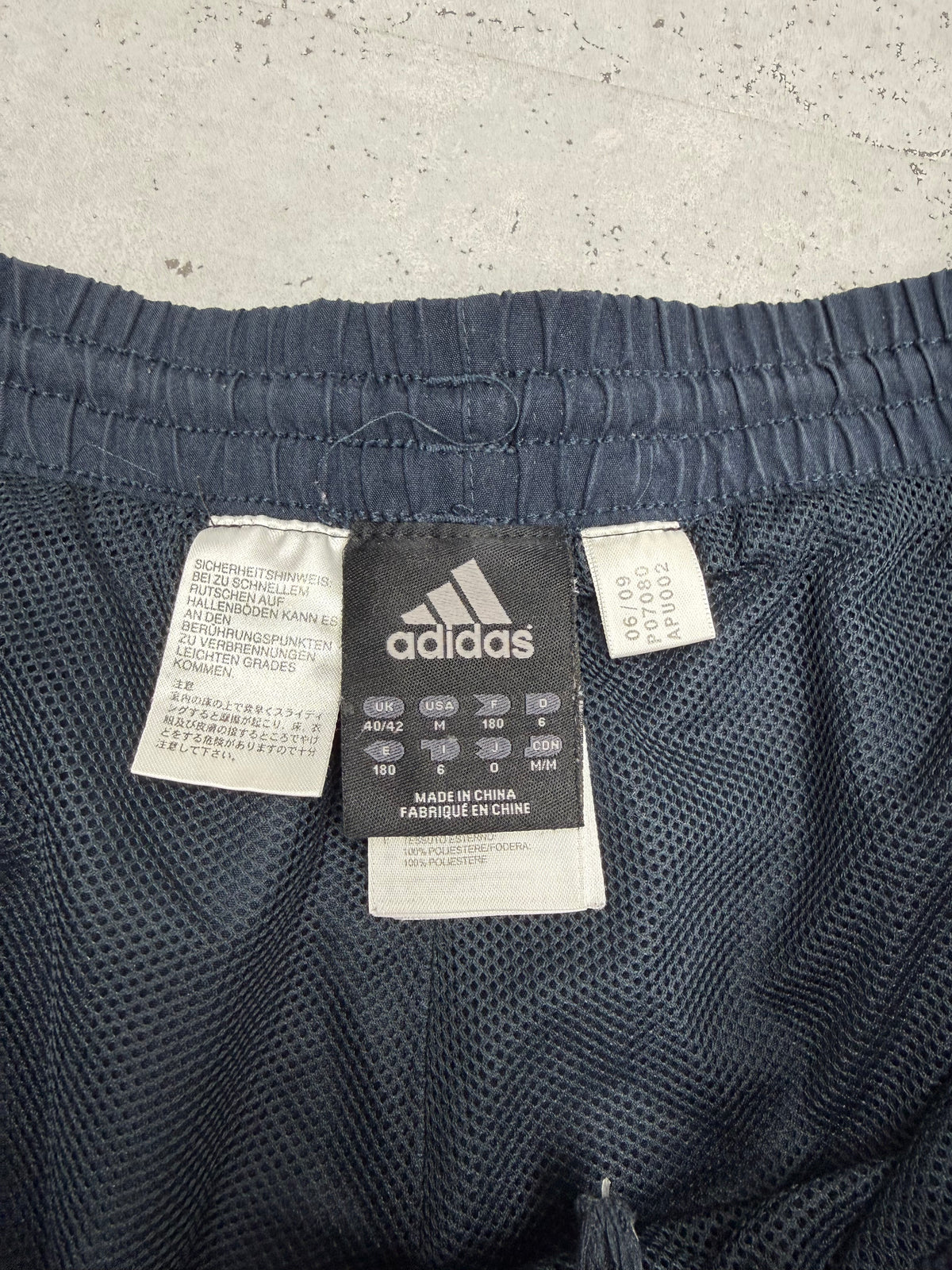 Adidas Real Madrid Vintage Trainingshose in Navy, Größe 40/42, Etikett