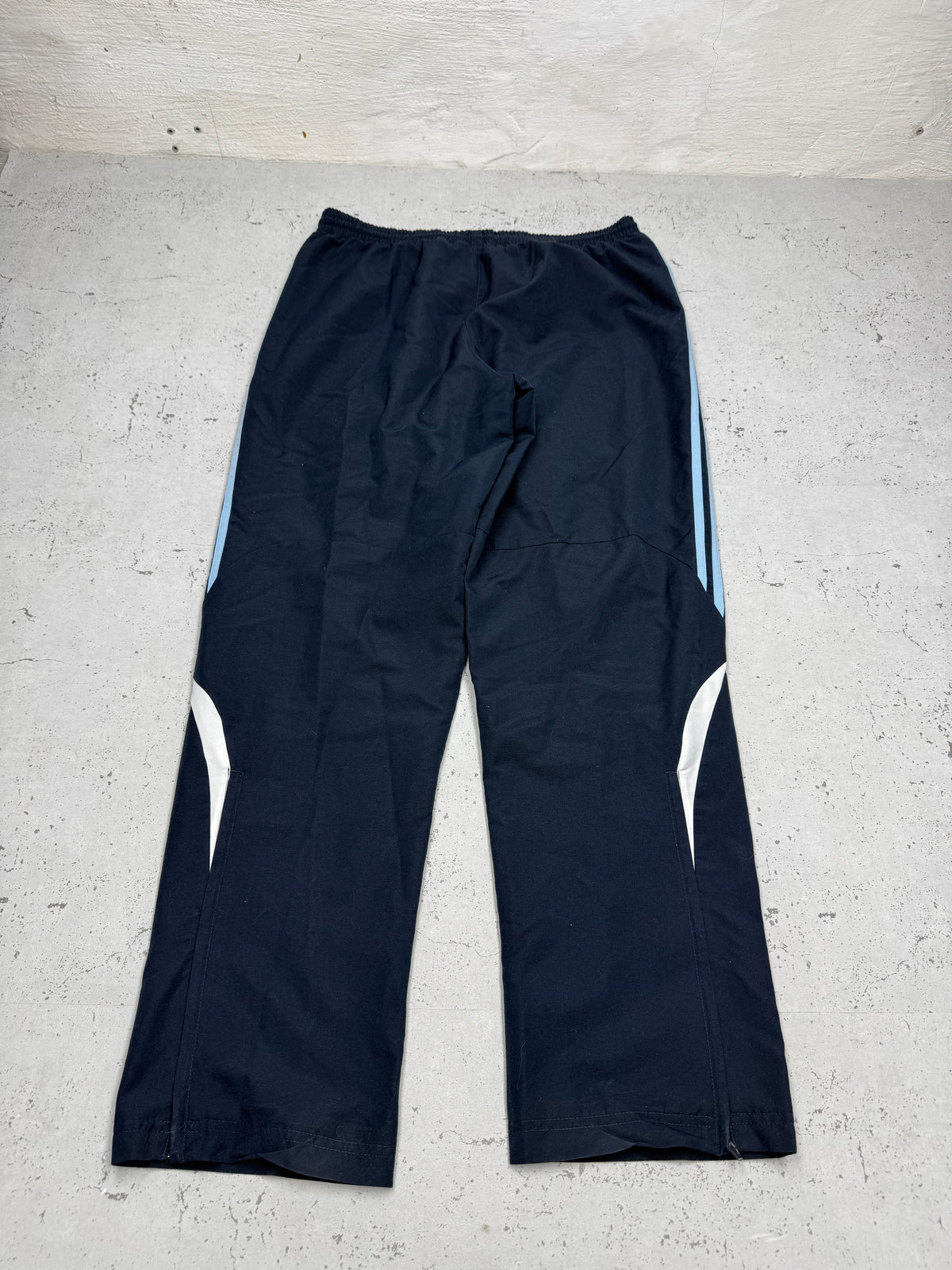 Adidas Real Madrid Vintage Trainingshose in Navy, Größe 40/42, Rückseite