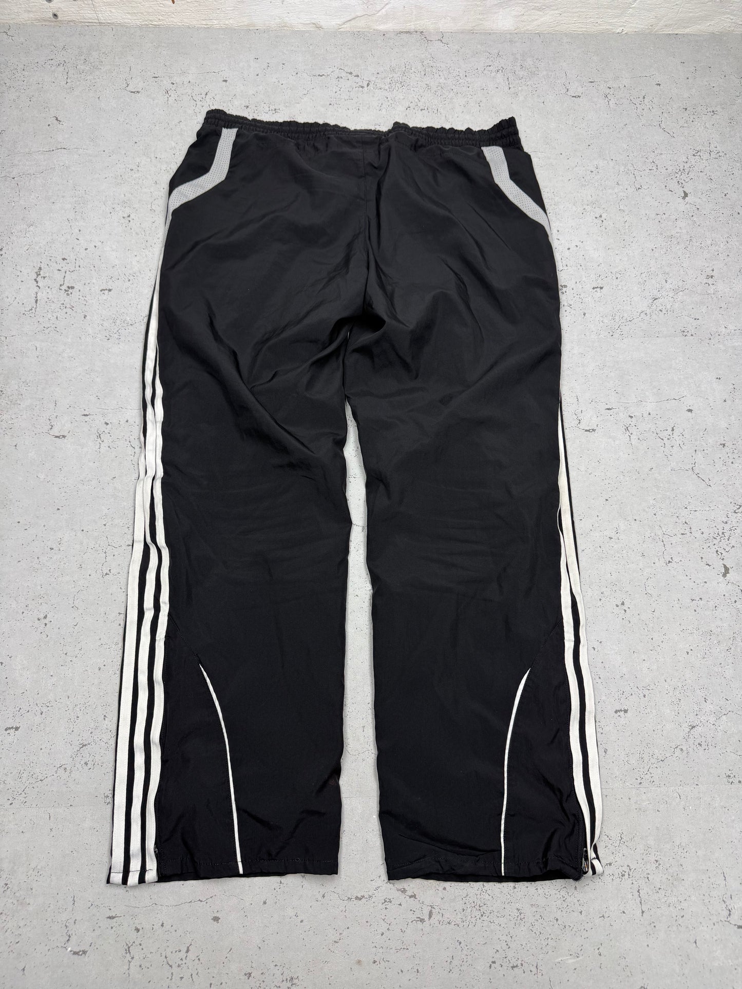 Adidas Vintage Trackpants in Schwarz, Rückansicht