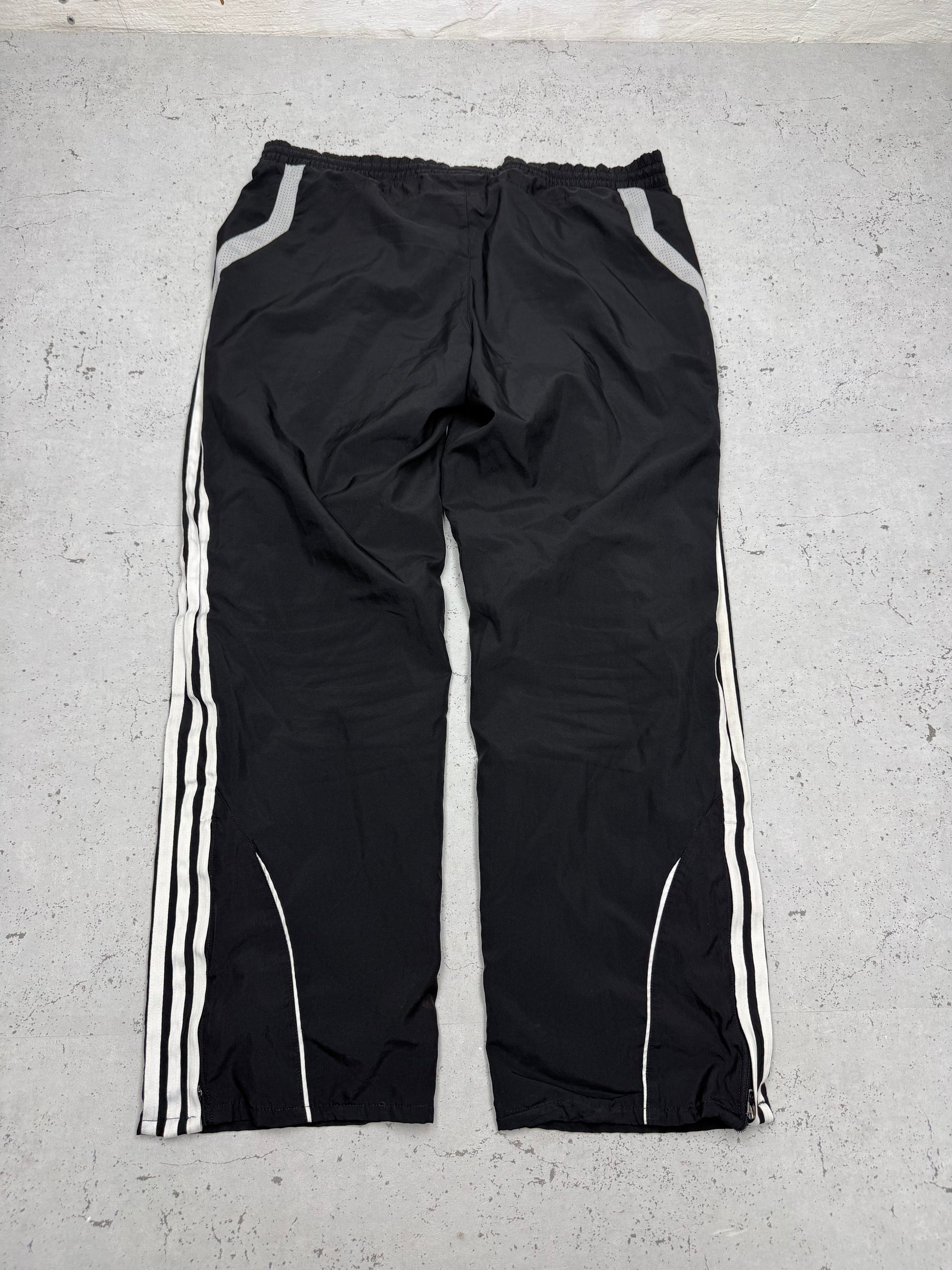 Adidas Vintage Trackpants in Schwarz, Rückansicht