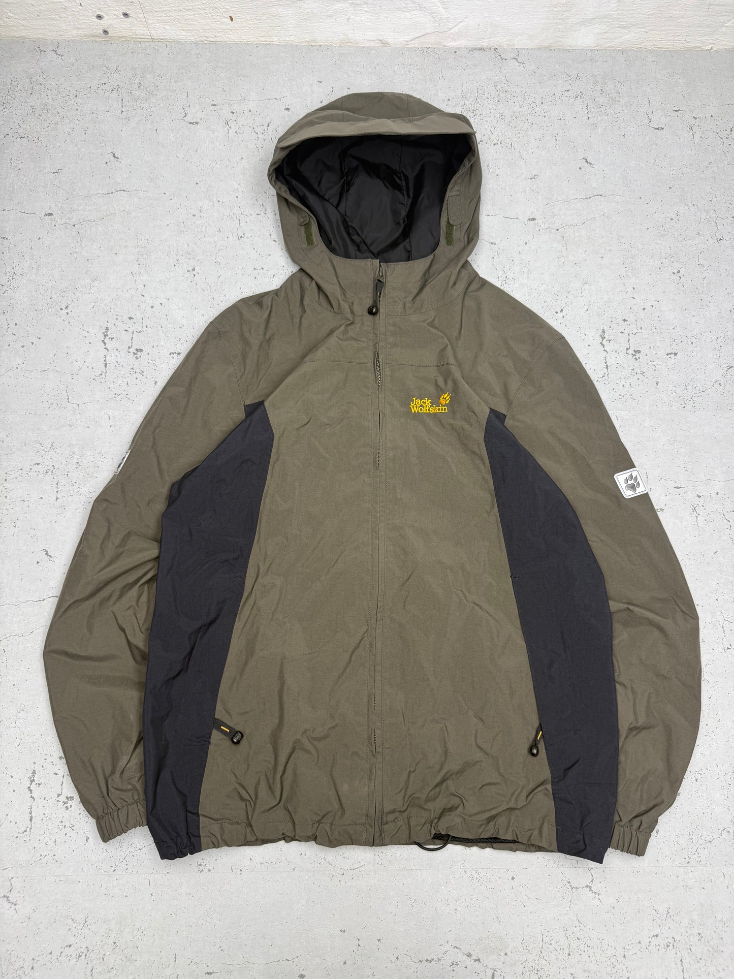Jack Wolfskin Vintage Outdoorjacke in Oliv, Kids Größe 176, Vorderseite
