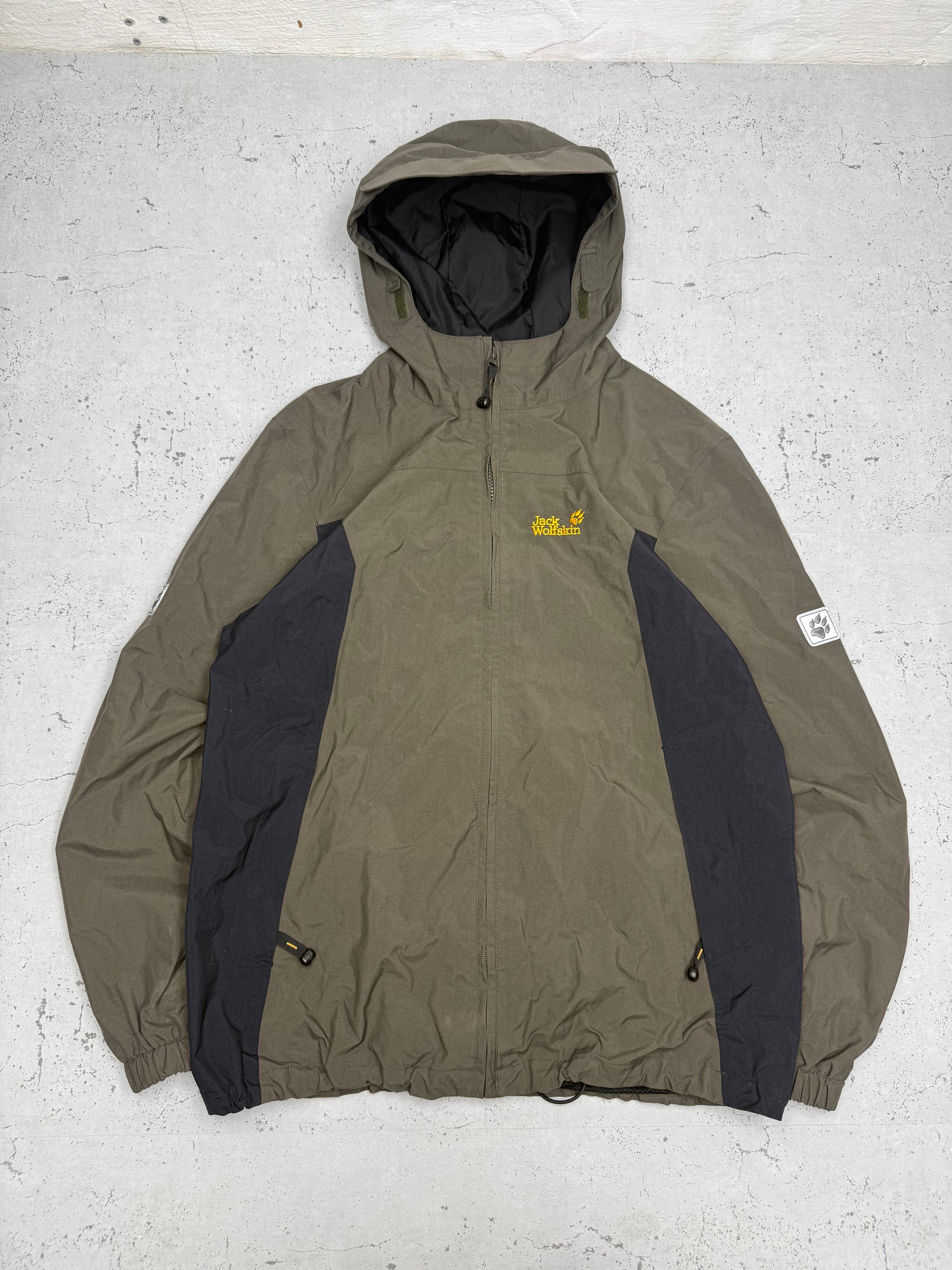 Jack Wolfskin Vintage Outdoorjacke in Oliv, Kids Größe 176, Vorderseite