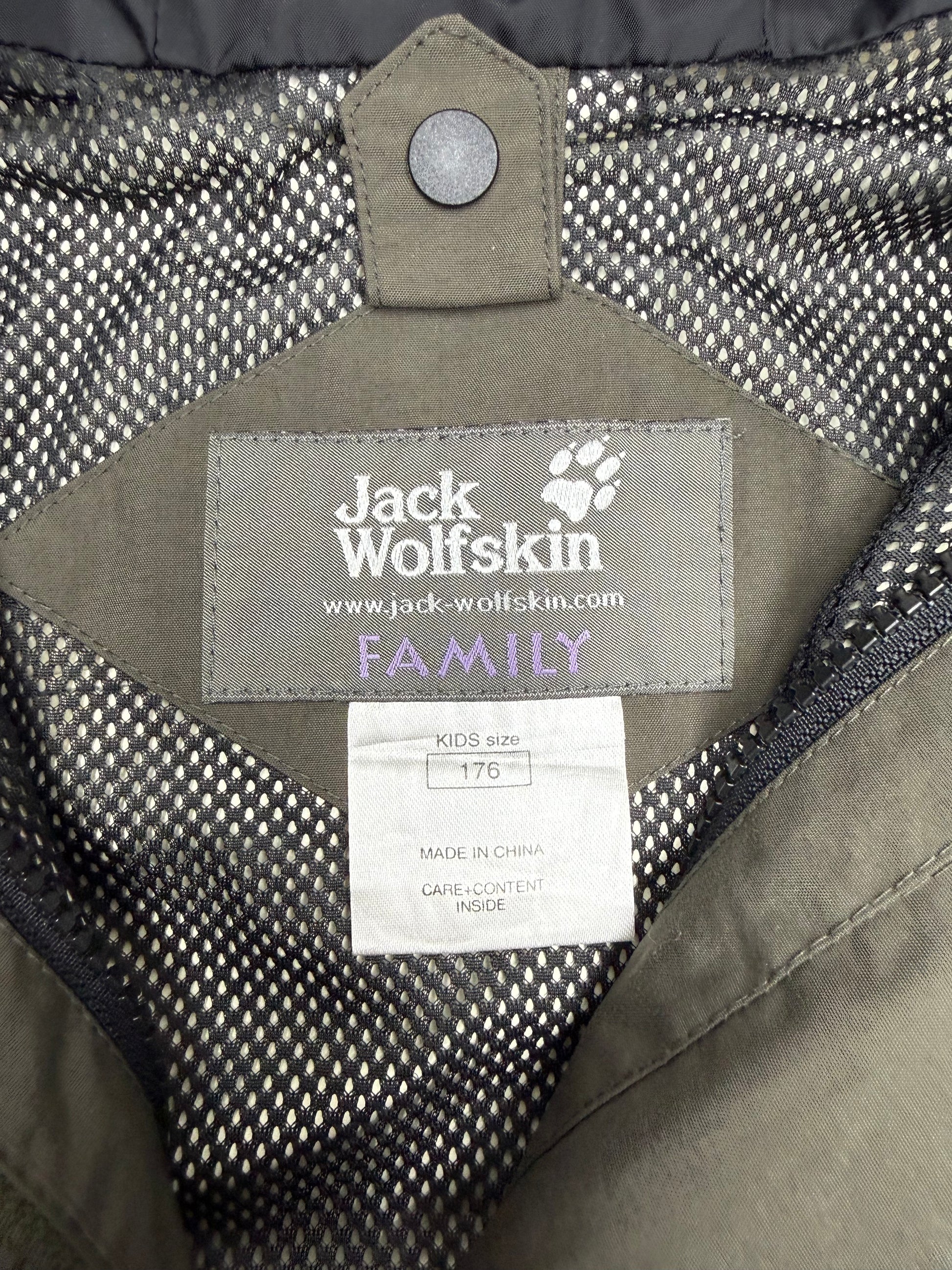 Jack Wolfskin Vintage Outdoorjacke in Oliv, Kids Größe 176, Etikett