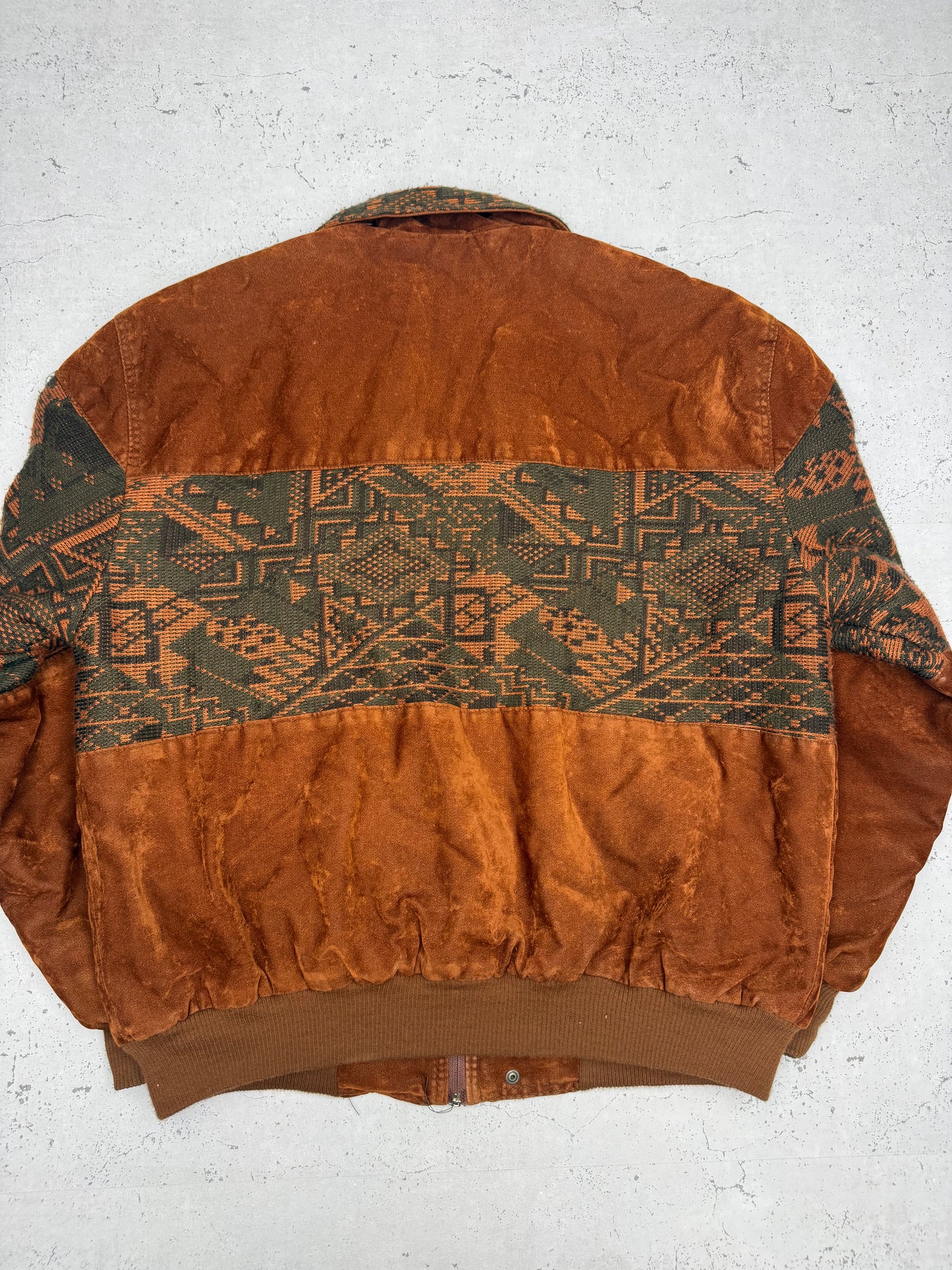 Vintage Suede Lederjacke mit Aztec-Muster in Braun, Rückansicht