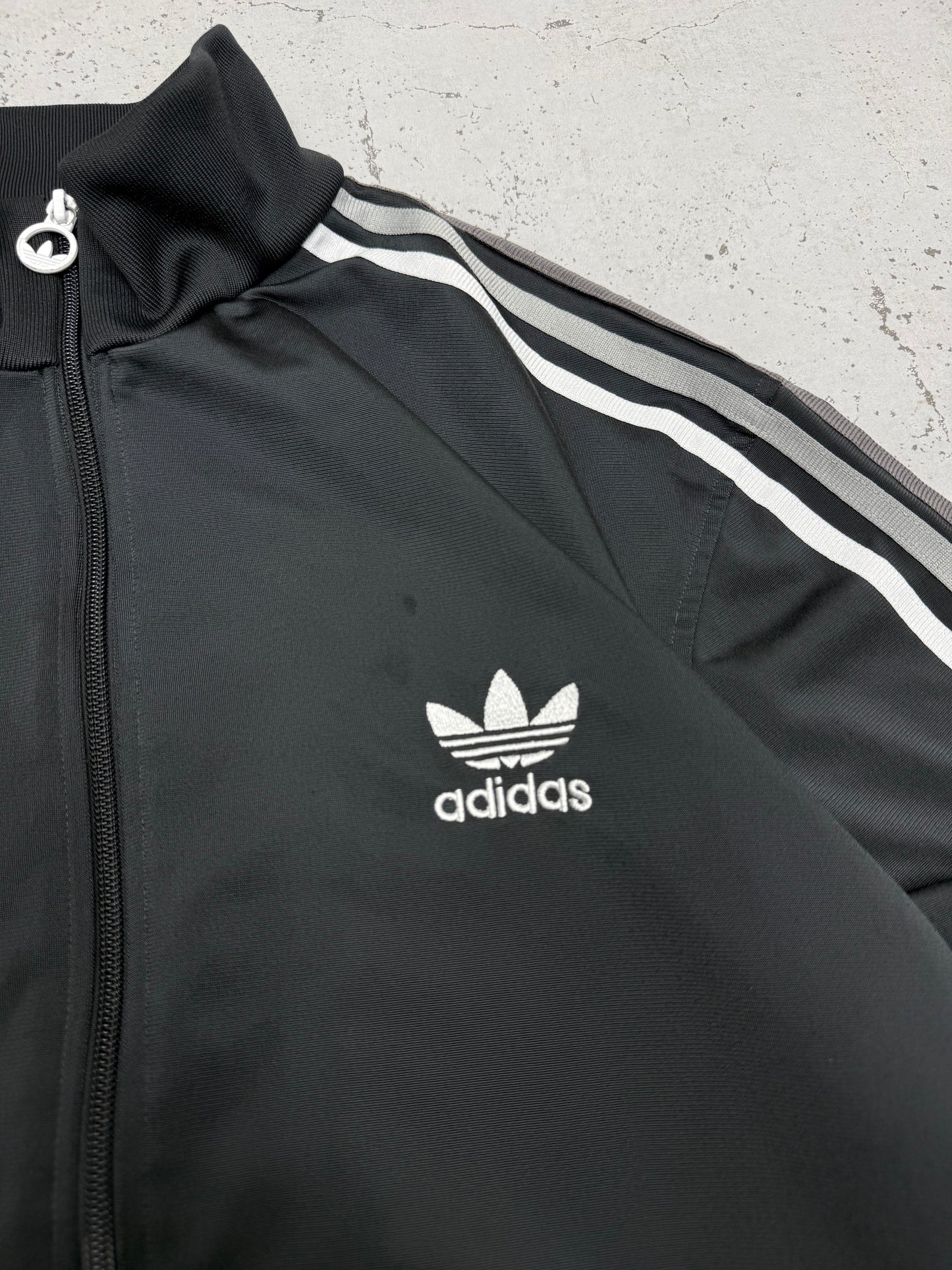 Adidas Ultrastar Trainingsjacke Vintage in Schwarz, Größe L, Logo-Closeup