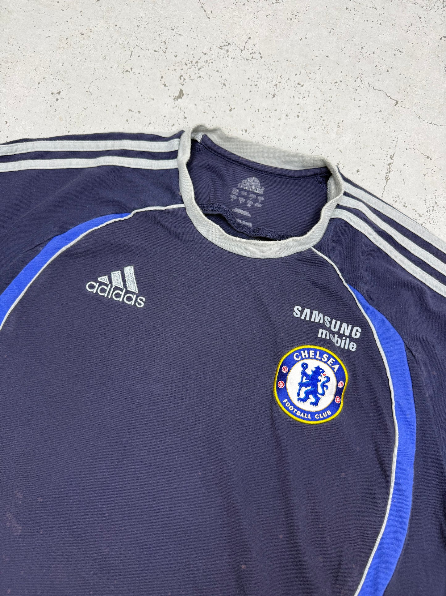 Adidas FC Chelsea Vintage Shirt in Navy, Logo-Closeup