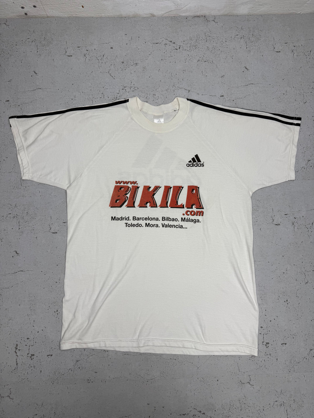 Adidas Bikila.com Vintage Eventshirt in Weiß, Vorderseite