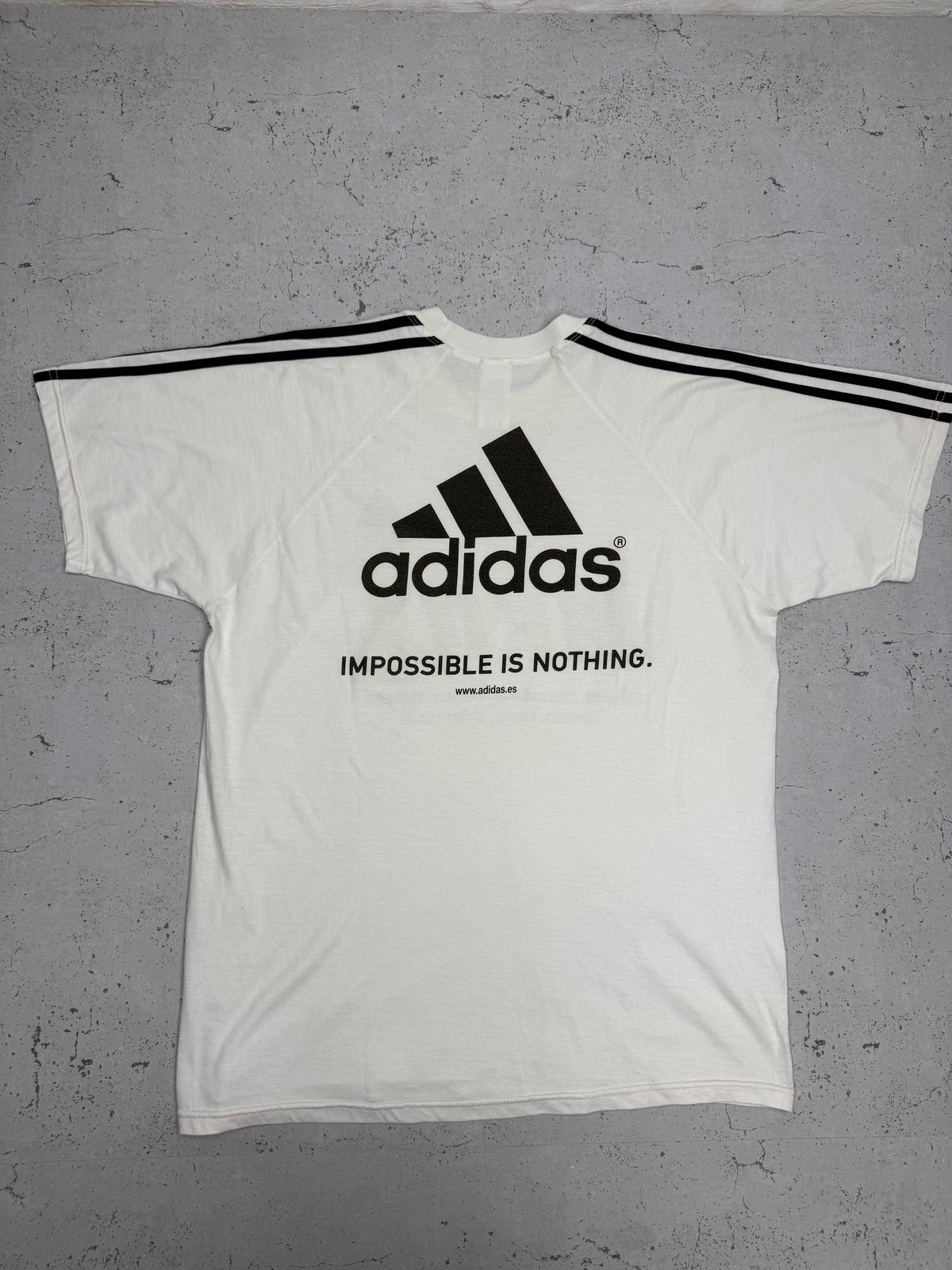 Adidas Bikila.com Vintage Eventshirt in Weiß, Rückseite