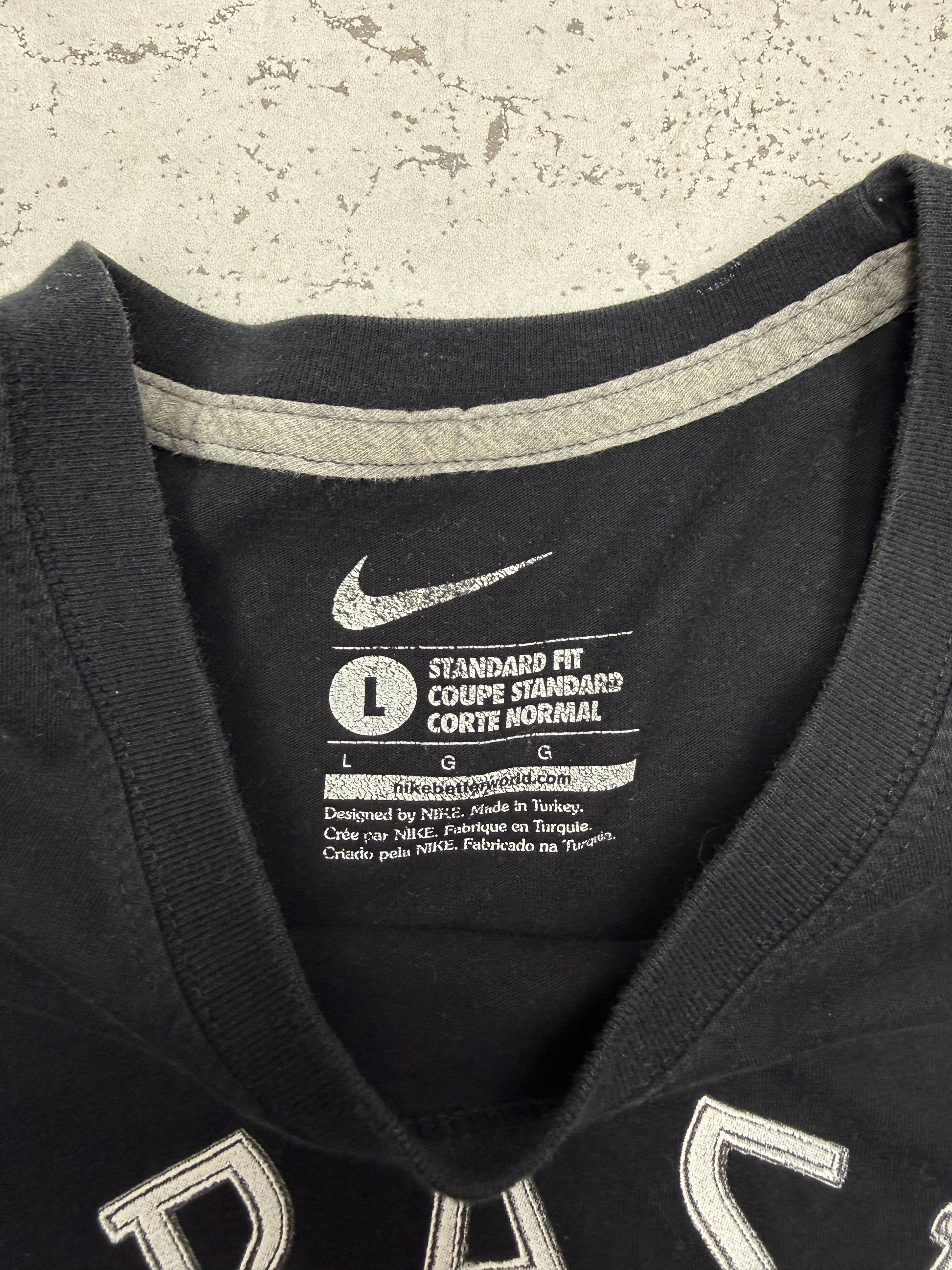 Nike Brasil CBD Vintage T-Shirt in Schwarz, Größe L, Etikett