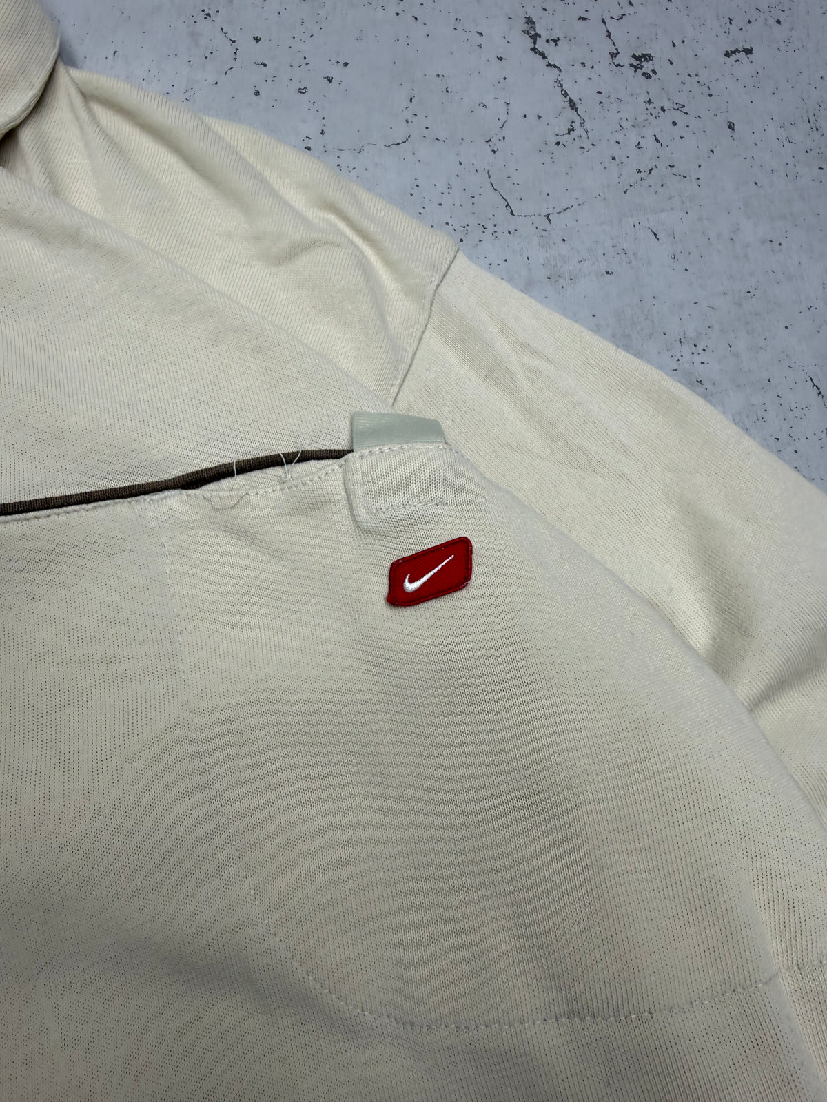 Nike Vintage Half-Zip Pullover in Beige, Größe M, Logo-Closeup