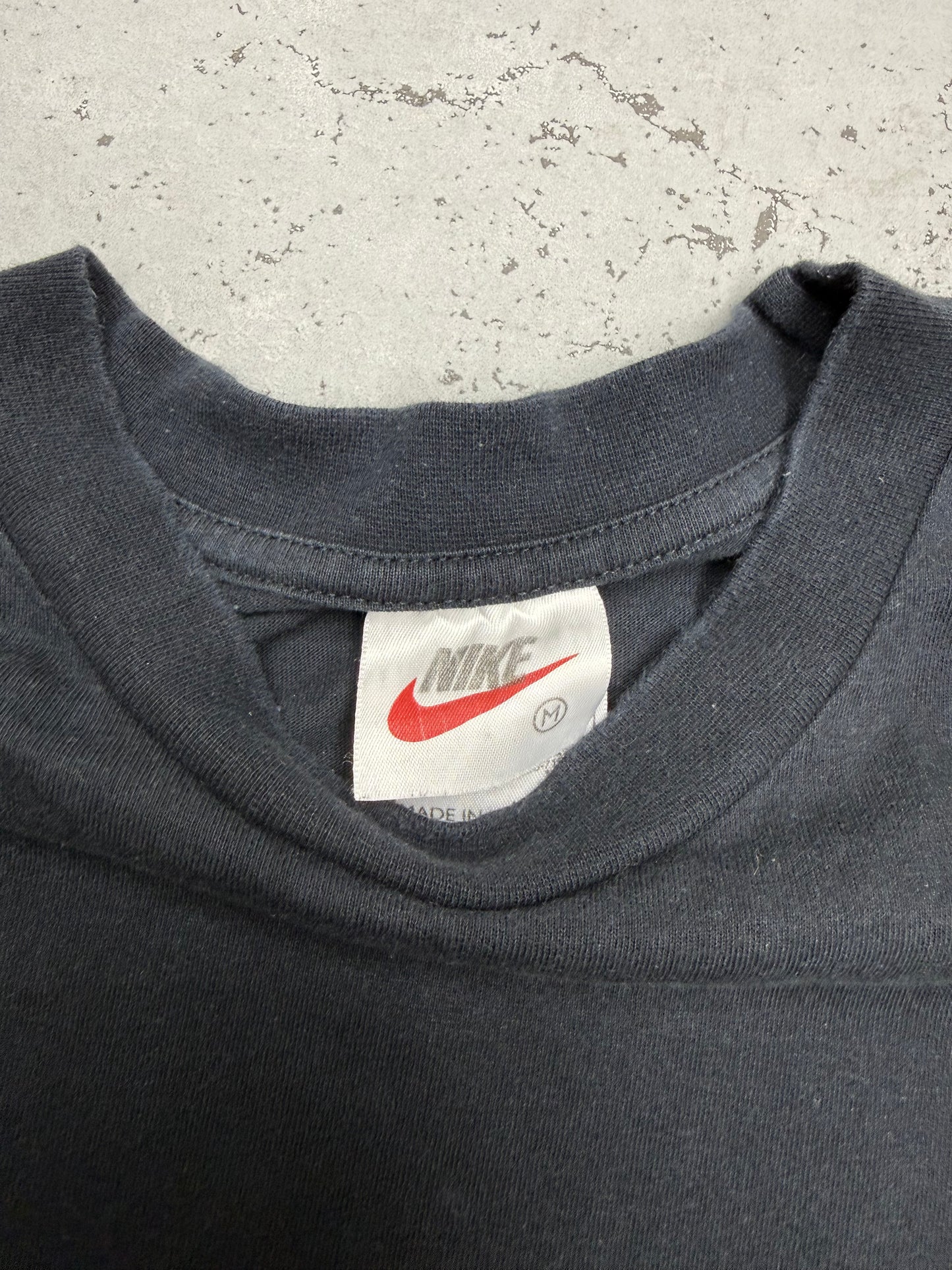 Nike Vintage Shirt in Schwarz, Größe M, Etikett