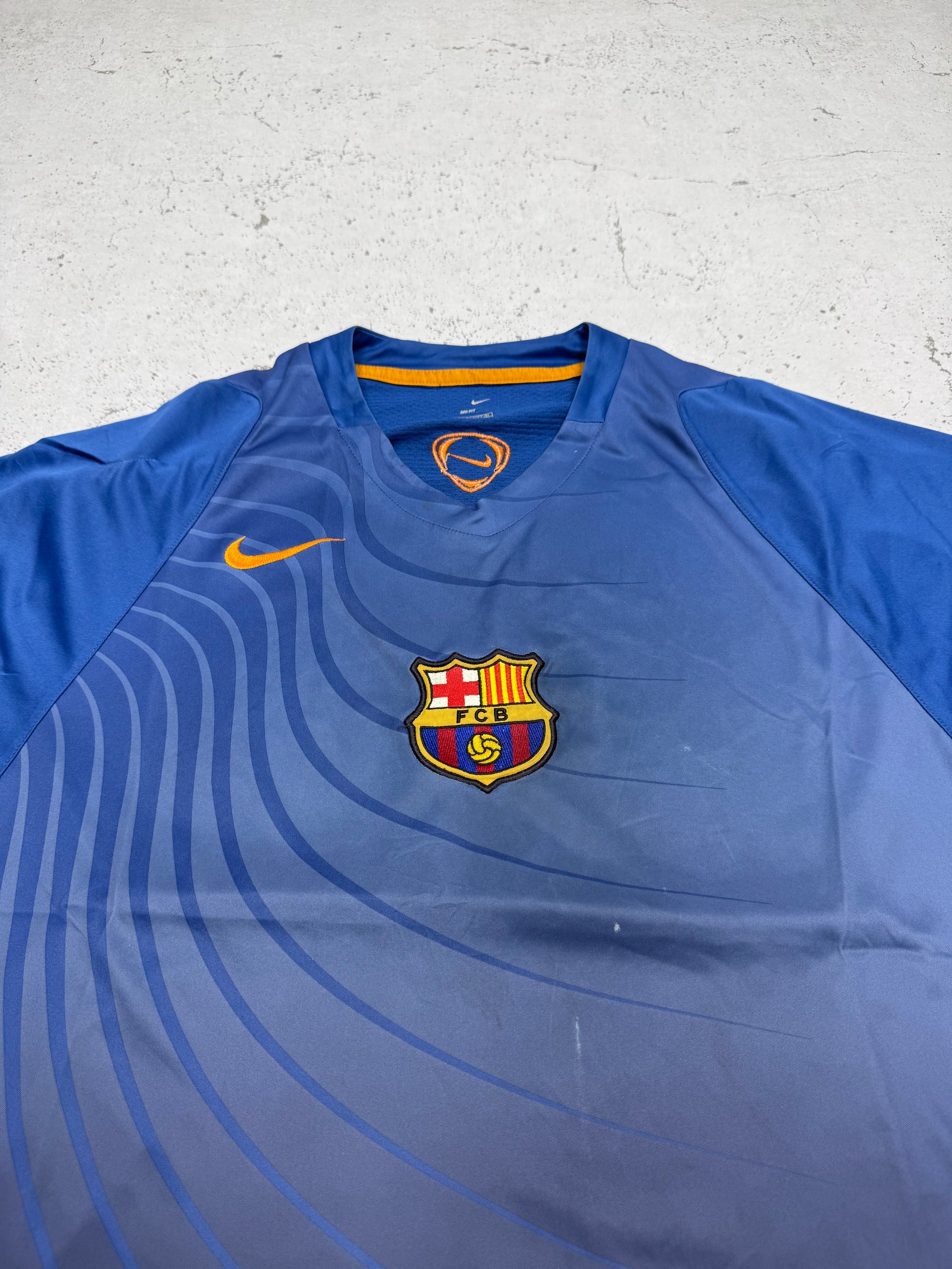 Nike FC Barcelona Vintage Trikot in Blau, Größe L, Logo-Closeup