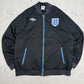Umbro England Vintage Trainingsjacke in Schwarz, Größe XL, Vorderseite