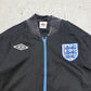 Umbro England Vintage Trainingsjacke in Schwarz, Größe XL, Logo-Closeup