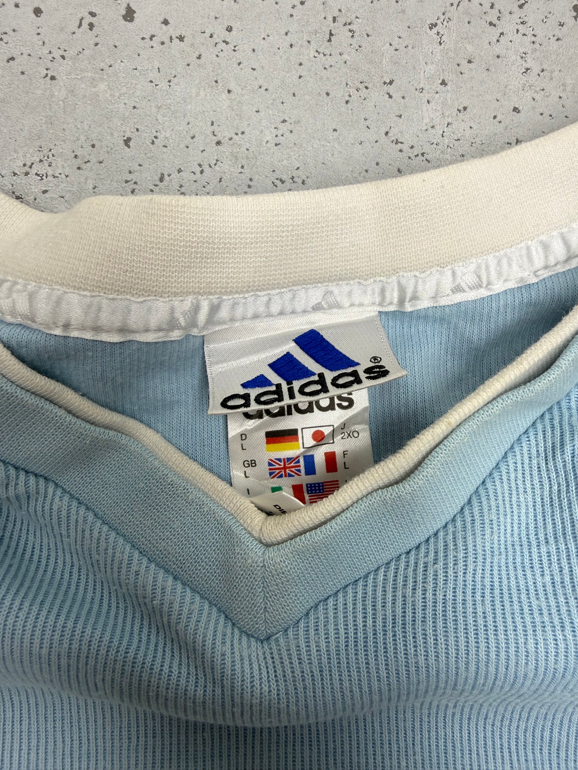 Adidas Real Madrid Vintage Longsleeve in Hellblau, Etikett