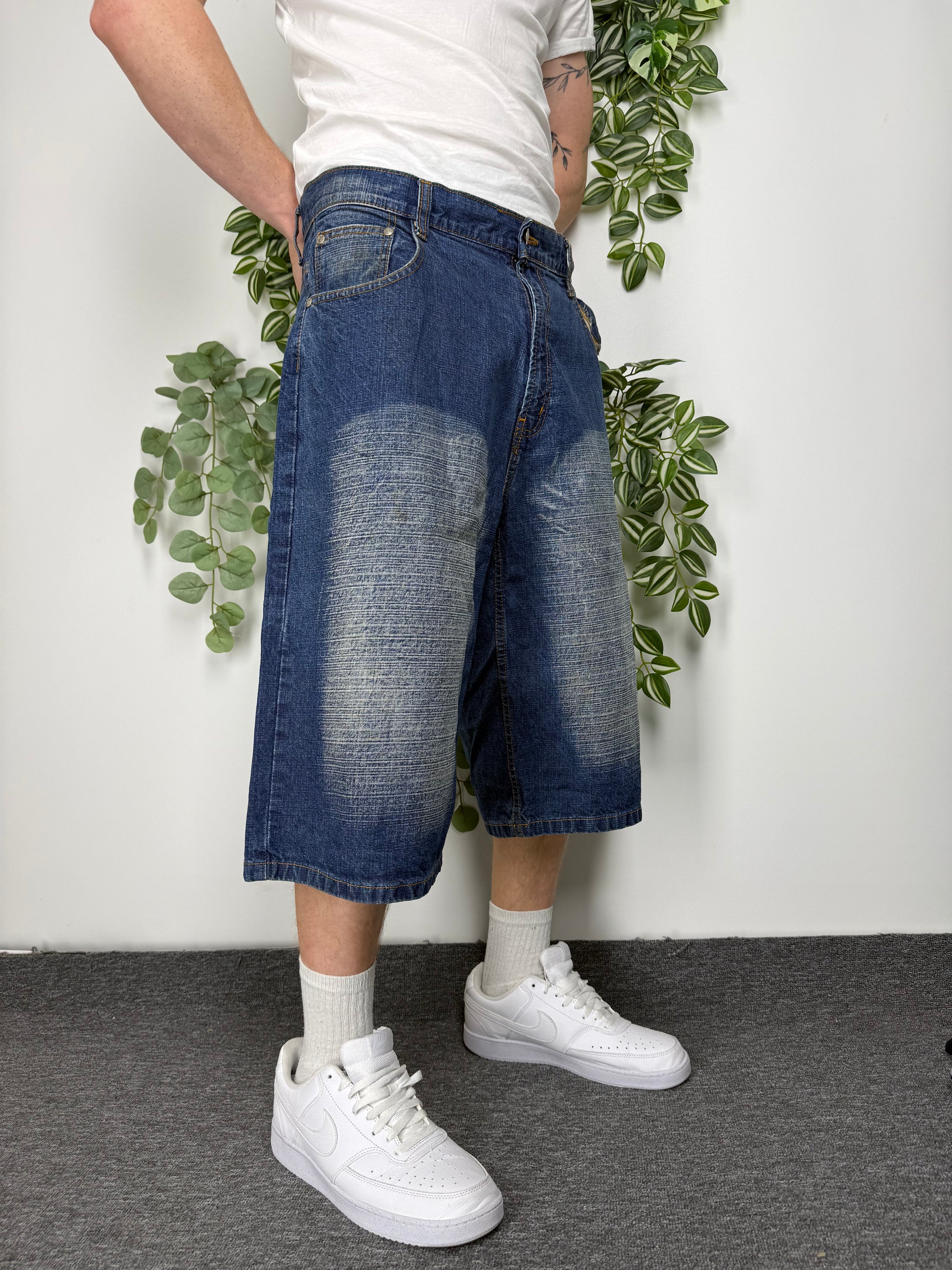 TAAPS Vintage Jeansshorts in Dunkelblau, Fitpic