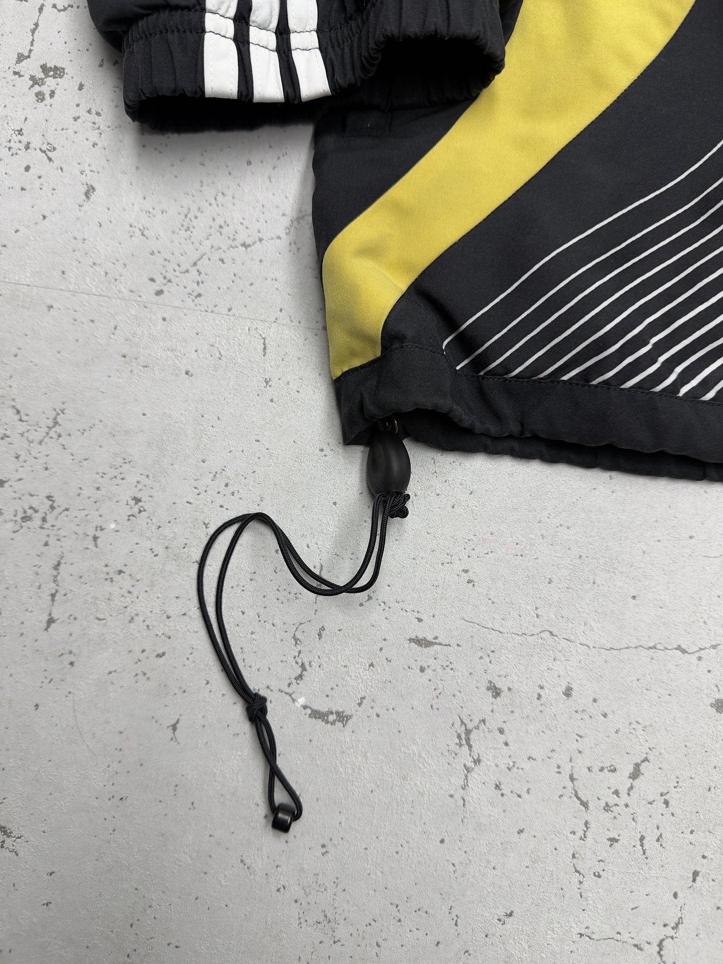Adidas Trainingsjacke Schwarz Gelb Ärmel Detail