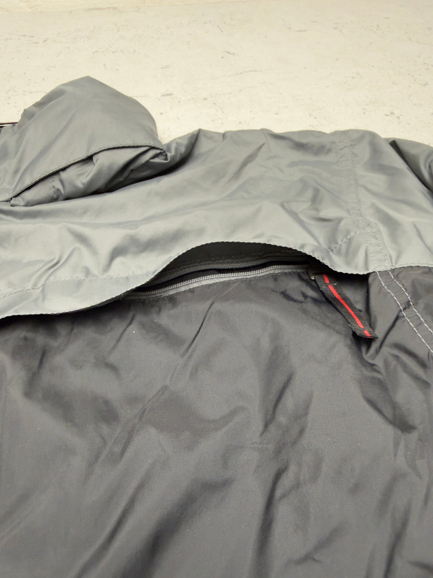 Nike vintage Windbreaker Trackjacket Jacke grau schwarz L