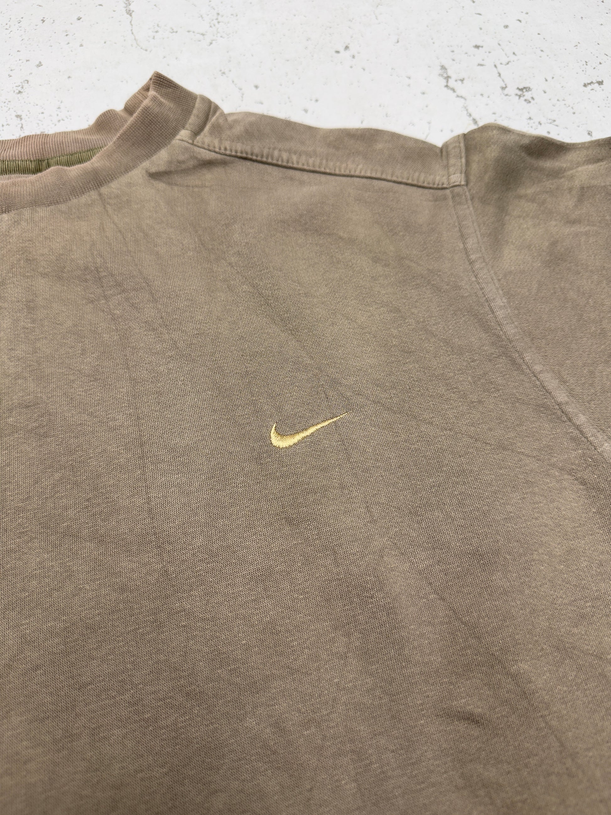 Nike Vintage Sweatshirt Khaki – Swoosh Nahaufnahme
