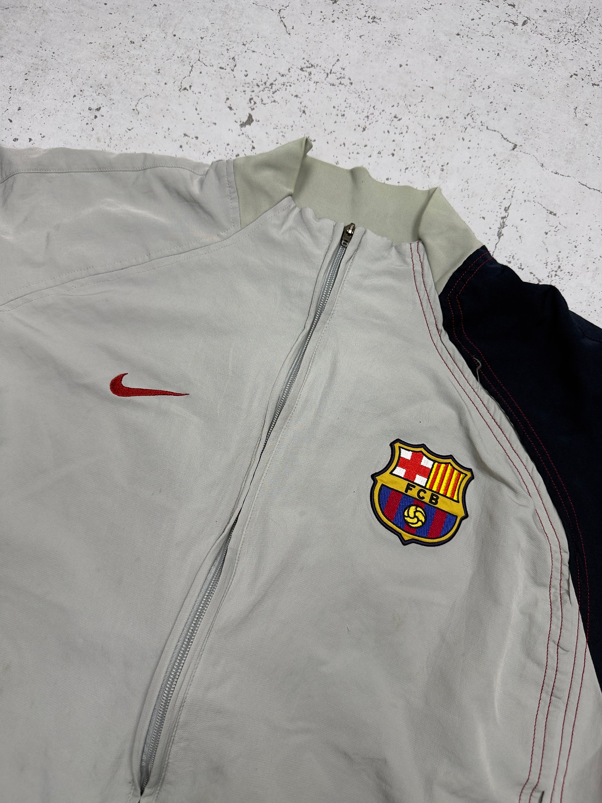 Nike FC Barcelona Trainingsjacke Creme Wappen Detail