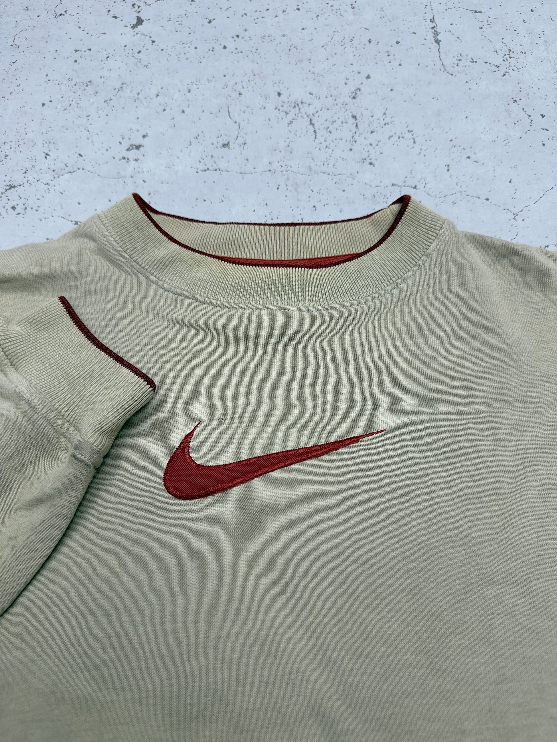Nike Vintage Sweatshirt Creme – Swoosh Nahaufnahme