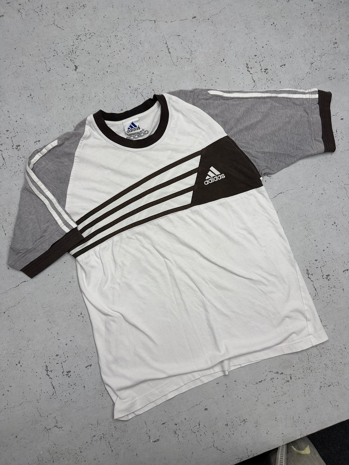Adidas T-Shirt Weiß Braun Vorderseite