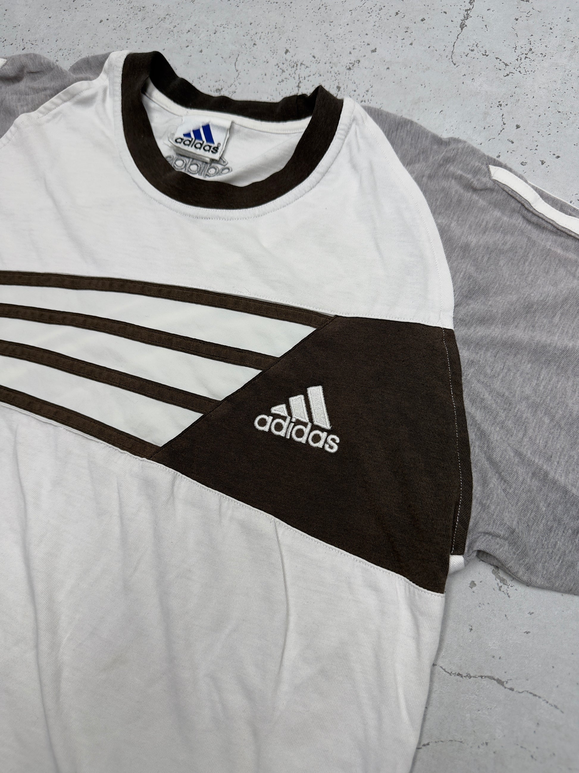 Adidas T-Shirt Weiß Braun Detail Schulterpanel