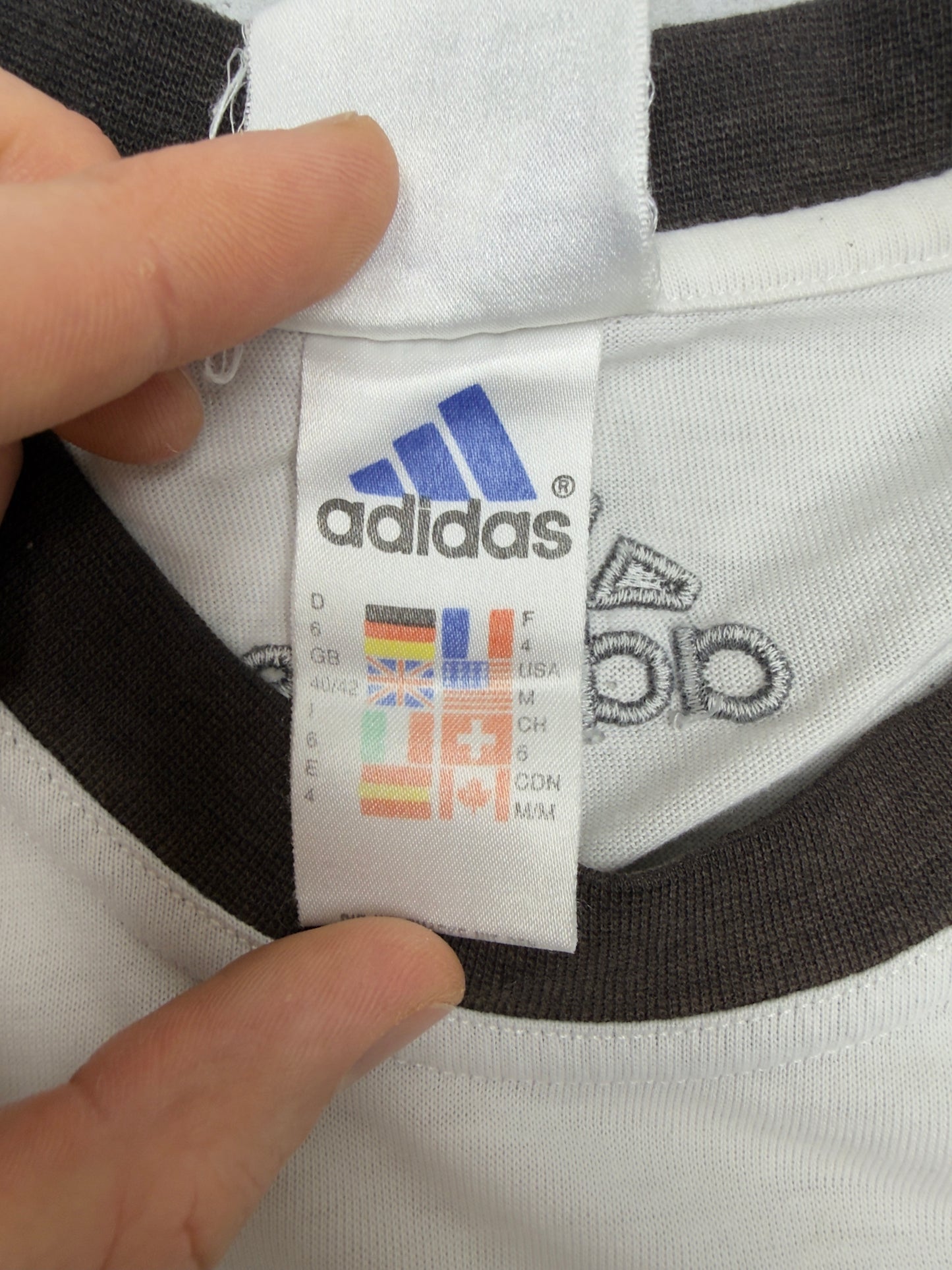 Adidas T-Shirt Weiß Braun Etikett