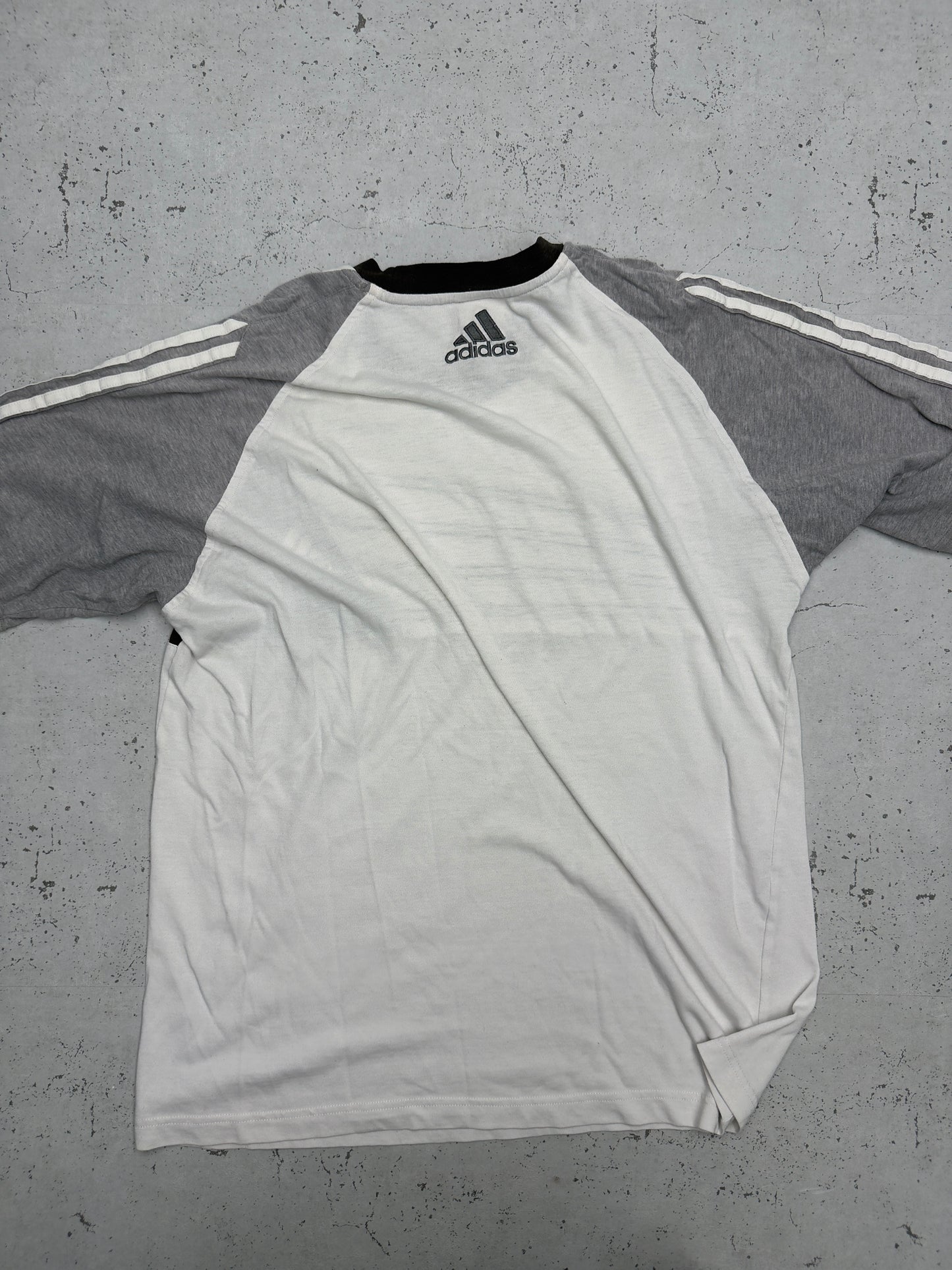 Adidas T-Shirt Weiß Braun Vorderseite flach