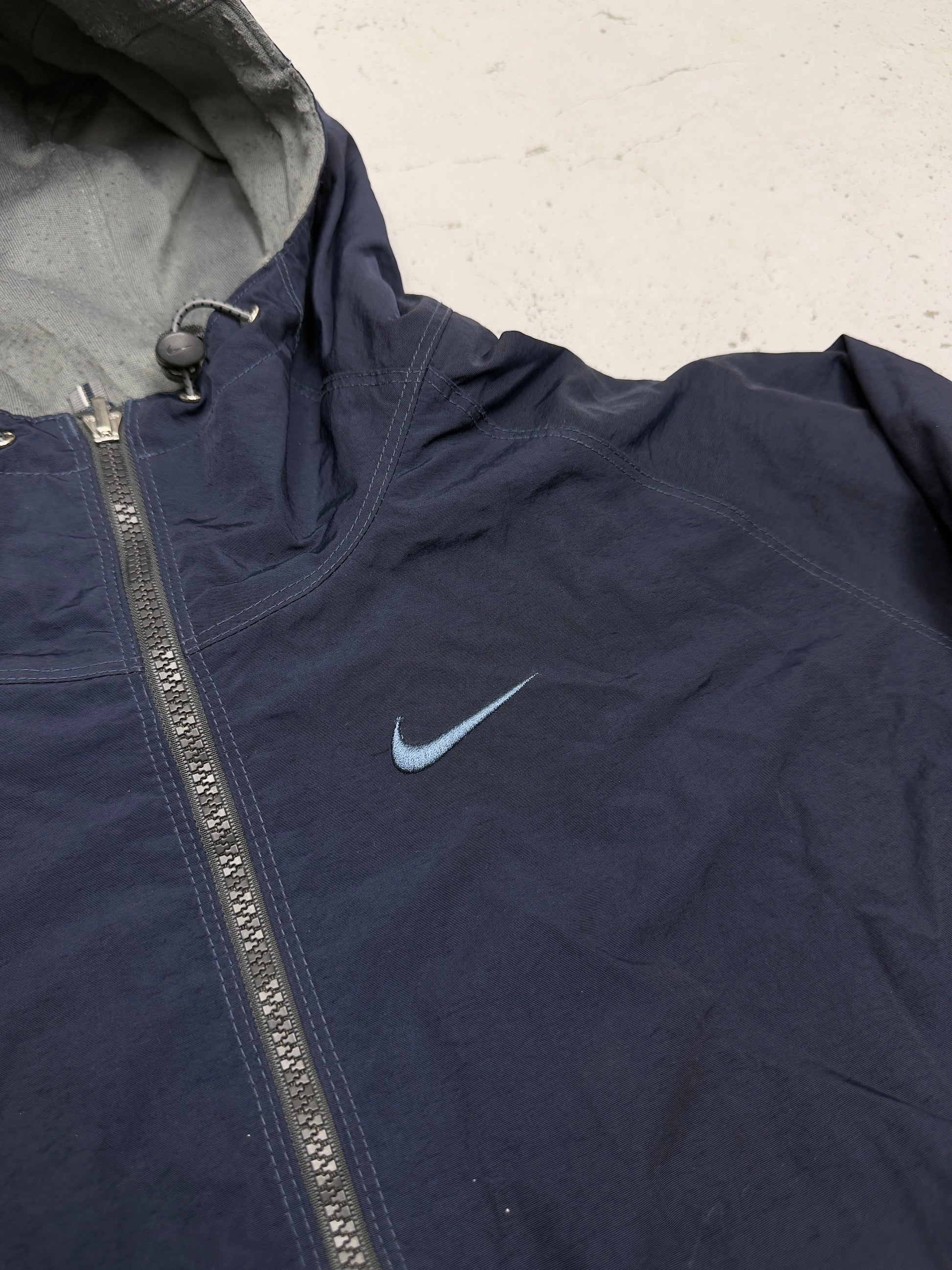 Nike Vintage Trainingsjacke Navy – Logo Nahaufnahme